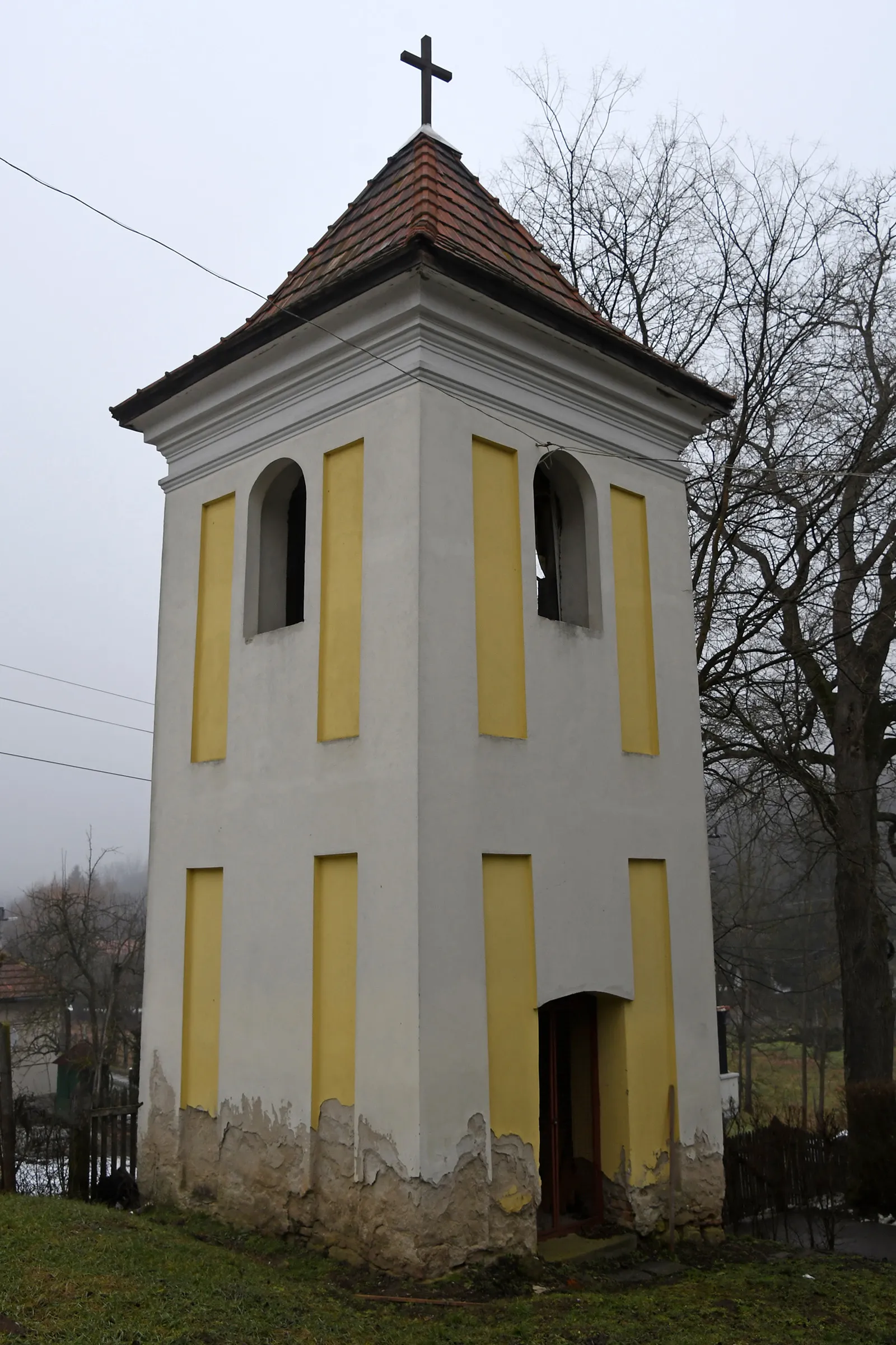 Photo showing: Saint Emeric church and belfry (Kisecset)