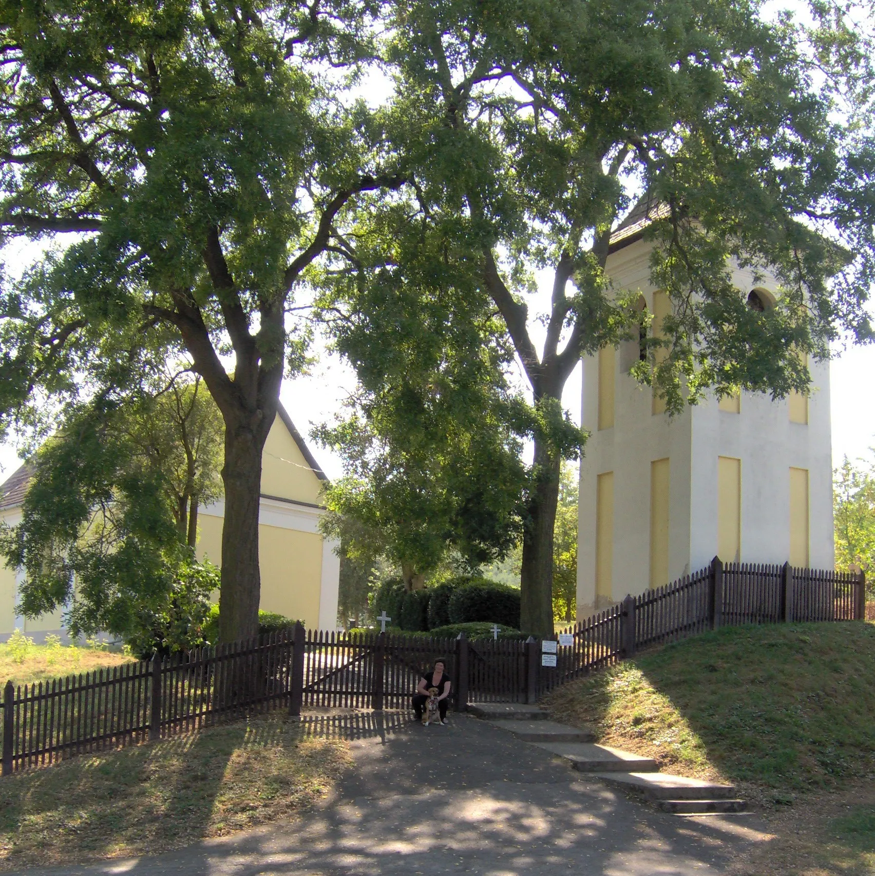 Photo showing: Római katolikus templom és harangláb, Kisecset (Nógrád megye)
