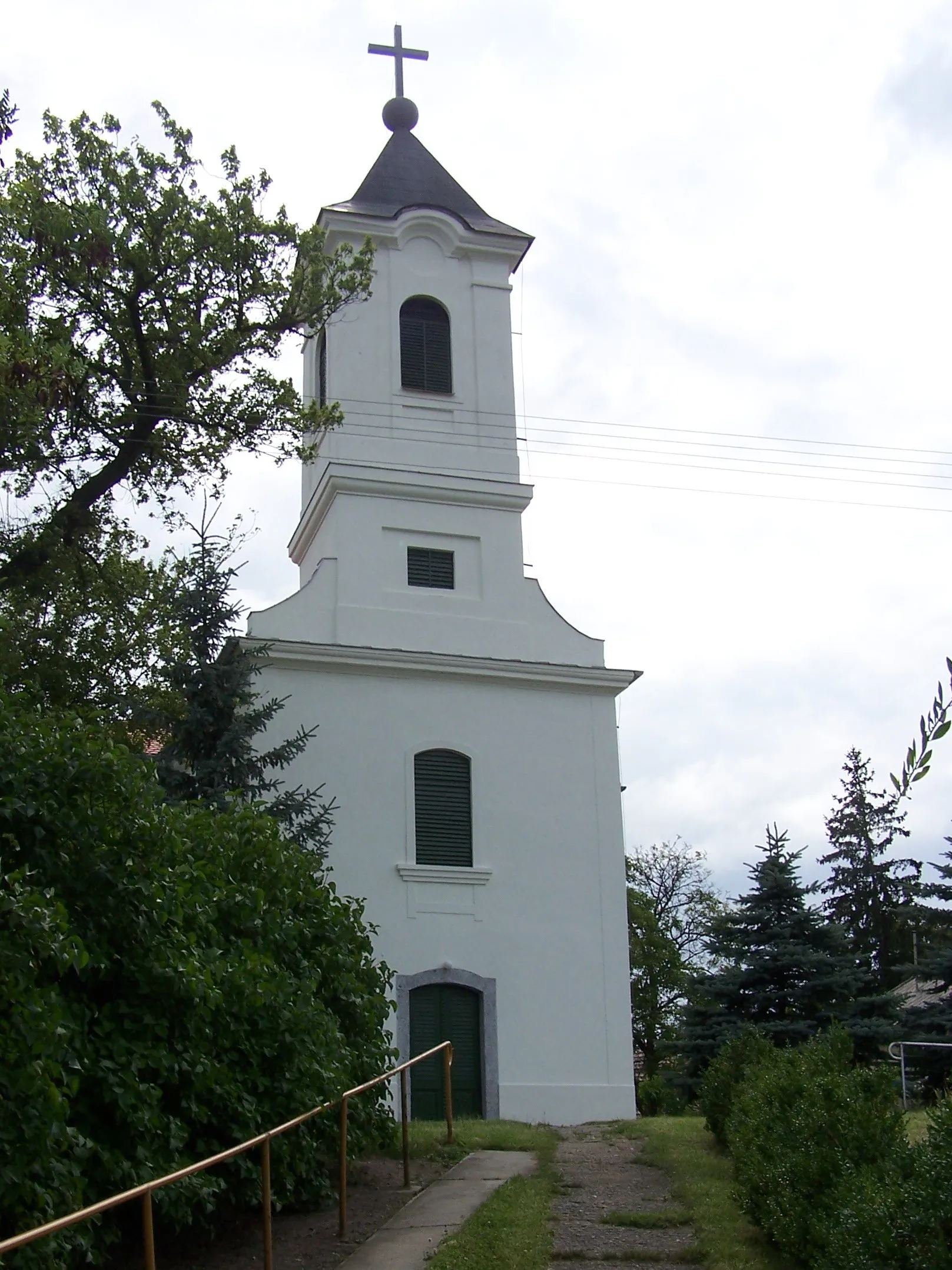 Photo showing: R. k. templom (Havas Boldogasszony) (Nagykökényes, Hősök tere)