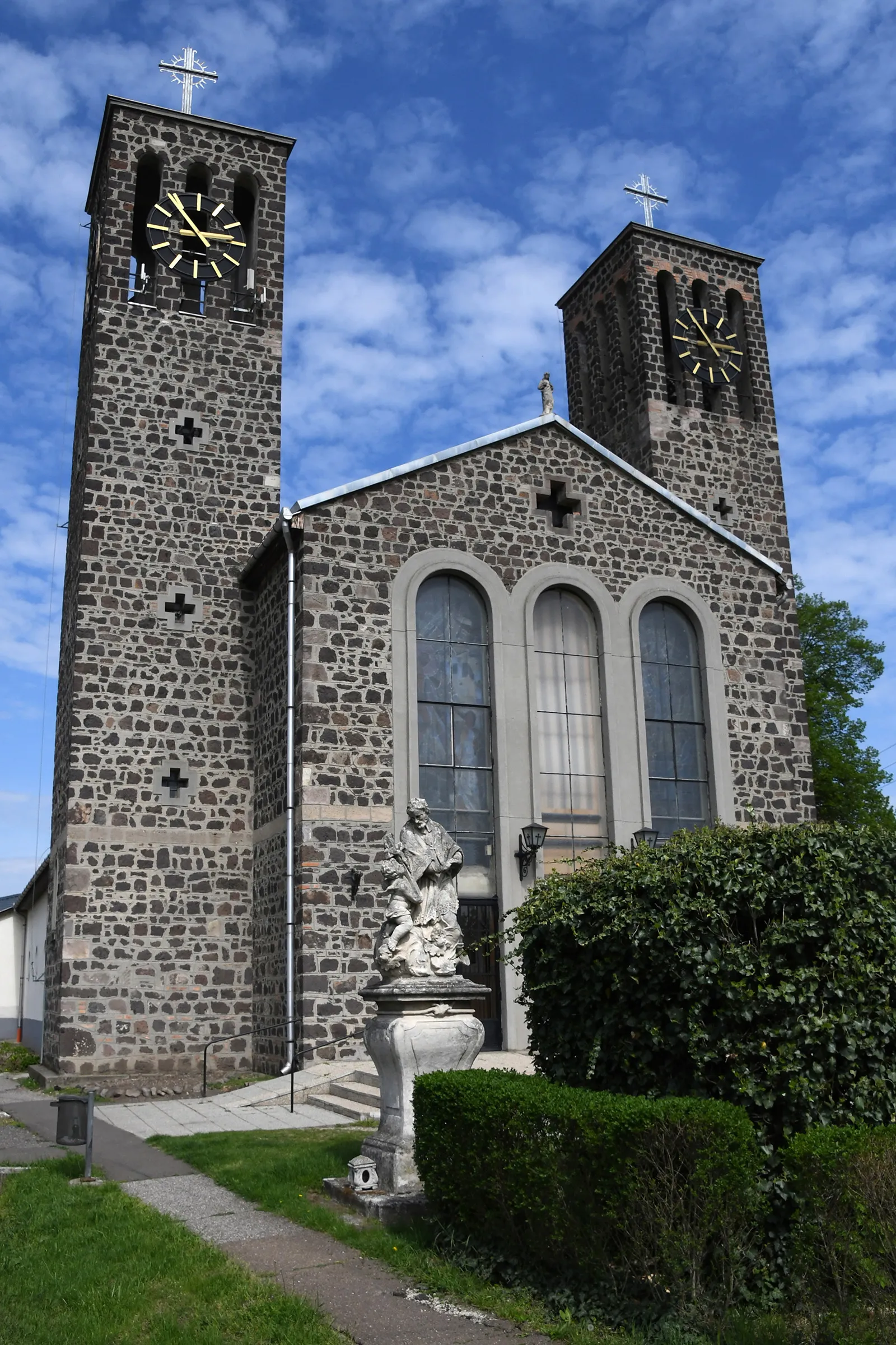 Photo showing: Roman Catholic church in Hort, Hungary