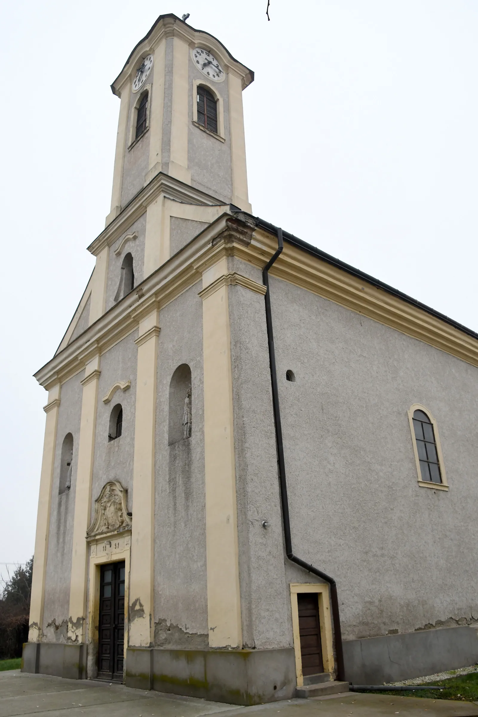 Photo showing: Roman Catholic church in Nagyfüged
