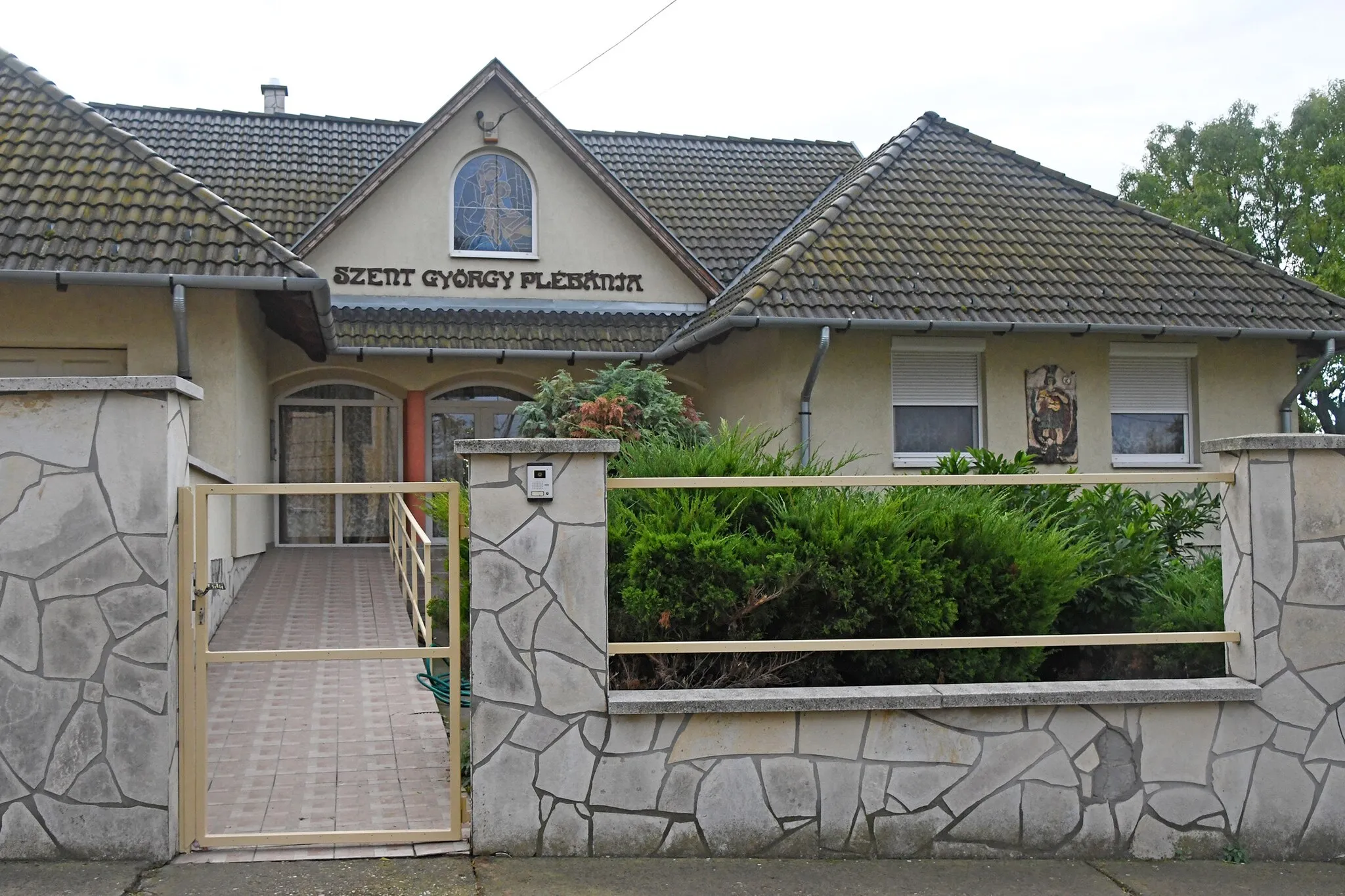 Photo showing: Roman Catholic parish house in Detk, Hungary