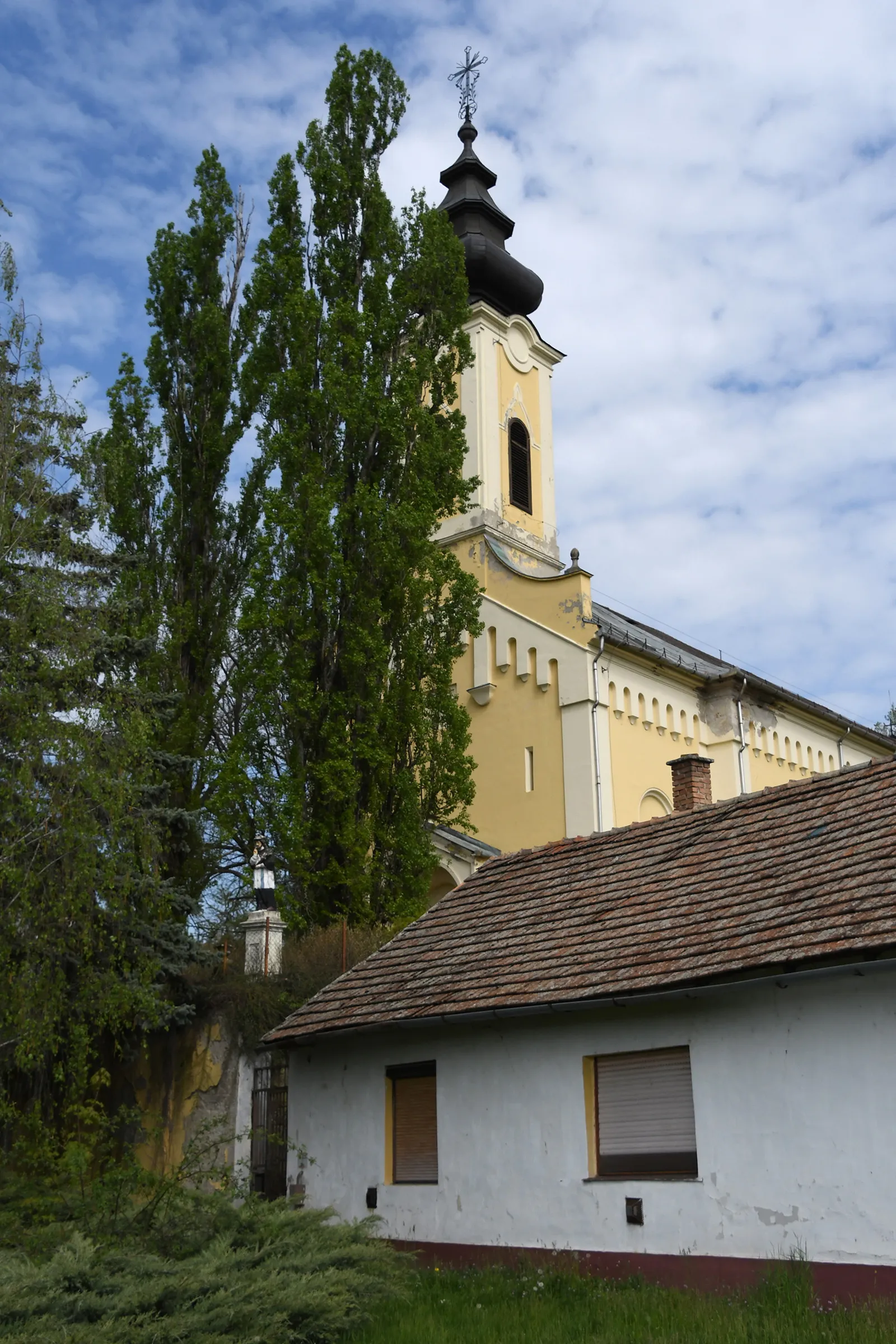 Photo showing: Roman Catholic church in Kompolt, Hungary
