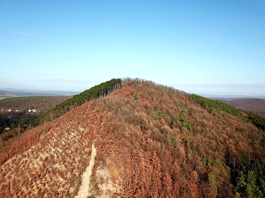 Photo showing: Parád, Vörösvár légi felvételen