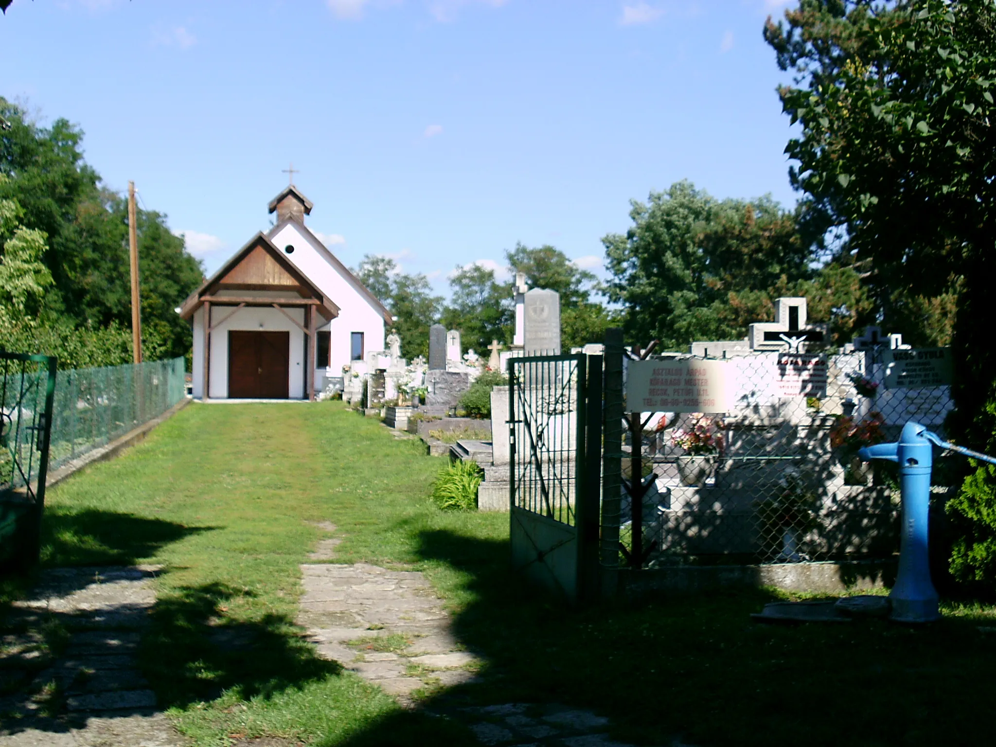 Photo showing: Cemetery, Tarnaszentmária