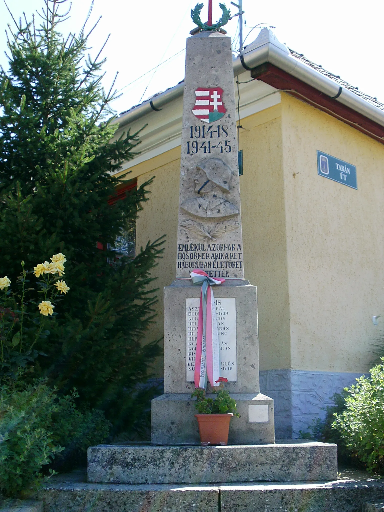 Photo showing: WW memorial, Tarnaszentmária
