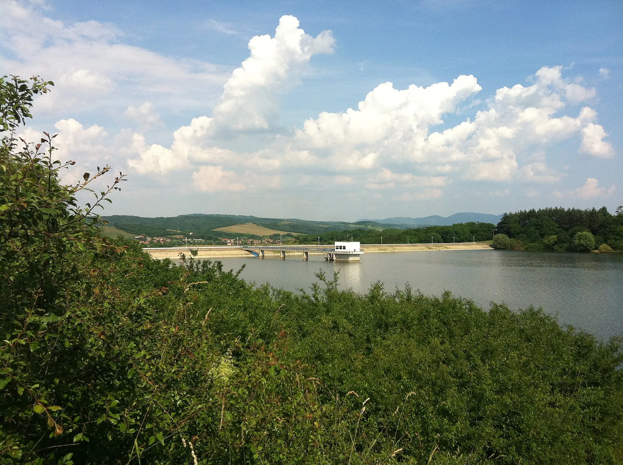 Photo showing: Mihálygerge, Hungary. Reservoir in the Komra valley.