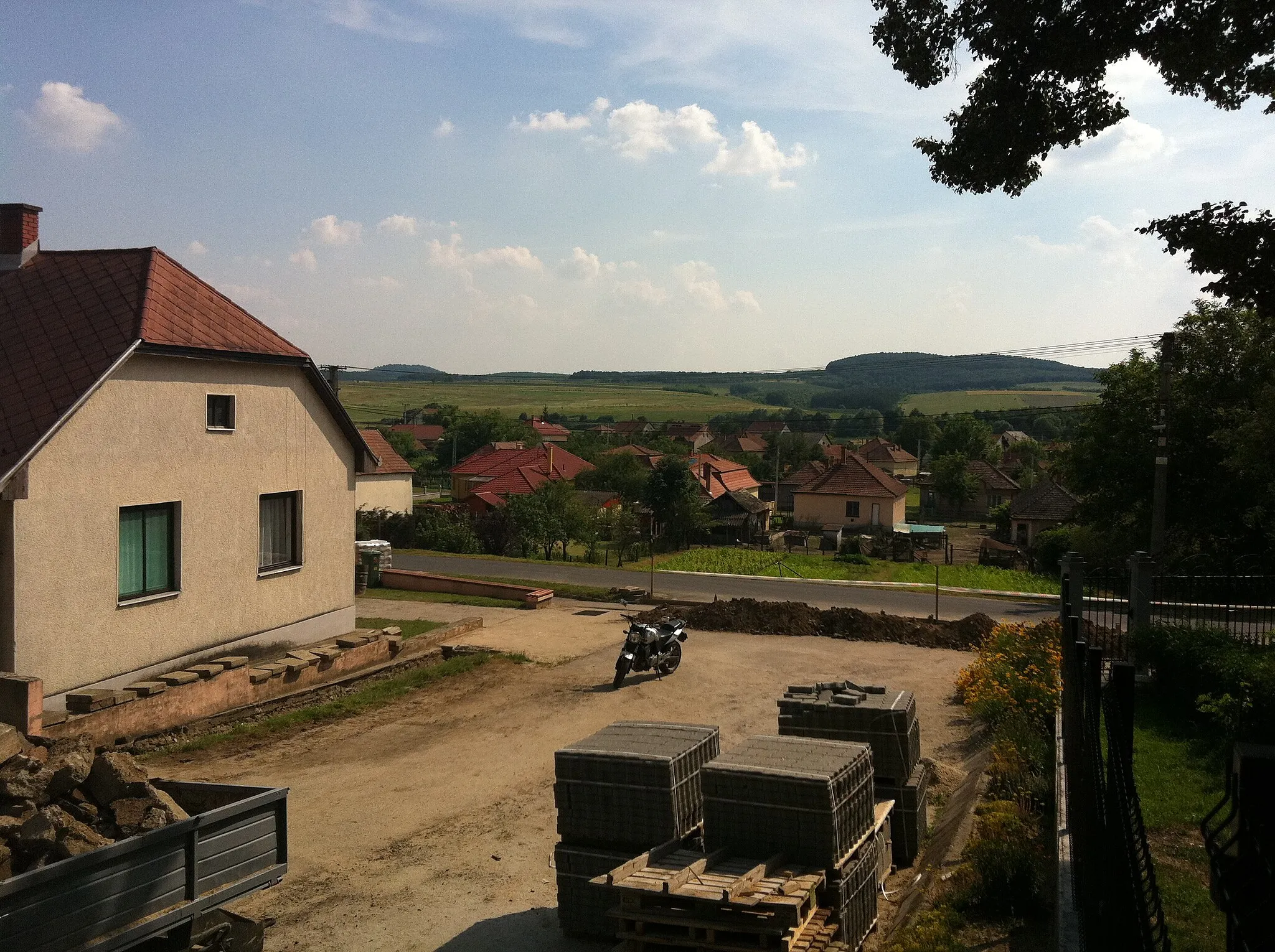 Photo showing: Mihálygerge, Hungary. View of the village from the church hill.