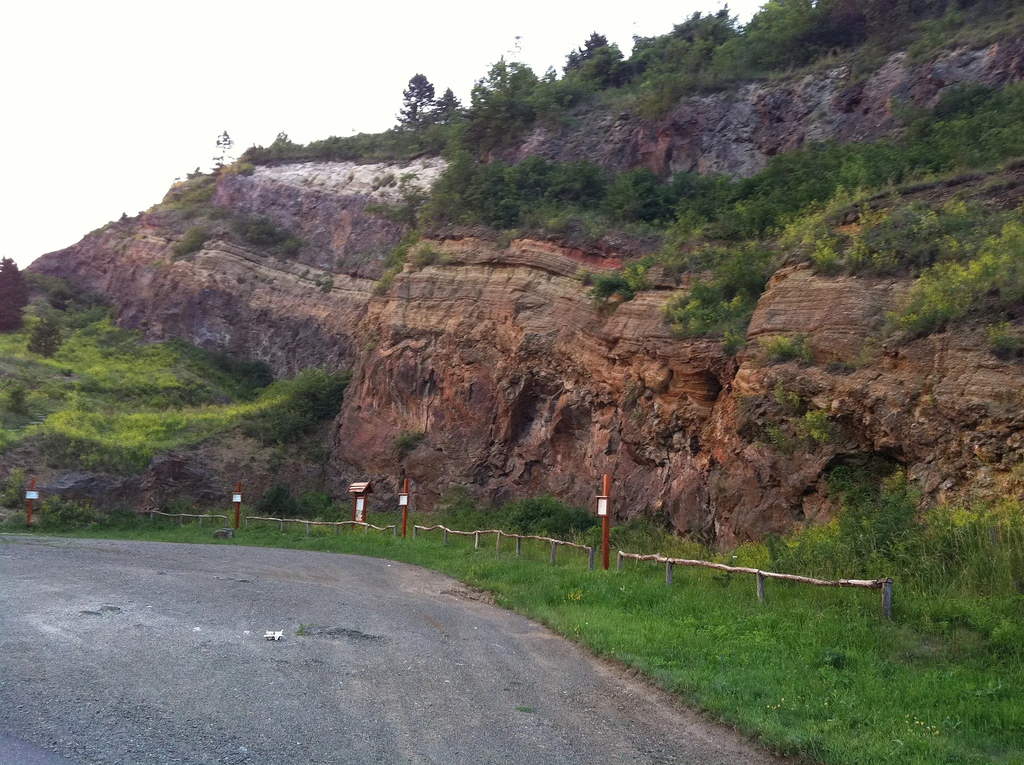 Photo showing: Sámsonháza, Hungary. Geopark on the site of the former quarry by the village border.