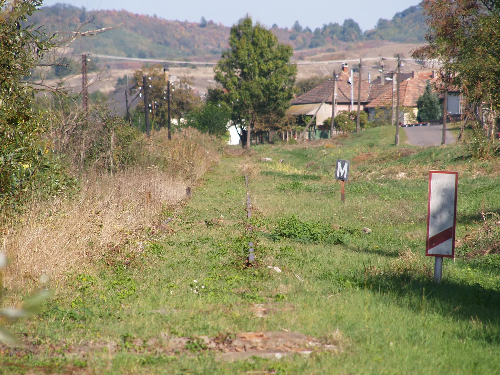 Photo showing: Remains of the Mátramindszent–Mátranovák-Homokterenye railway line in Homokterenye, Hungary