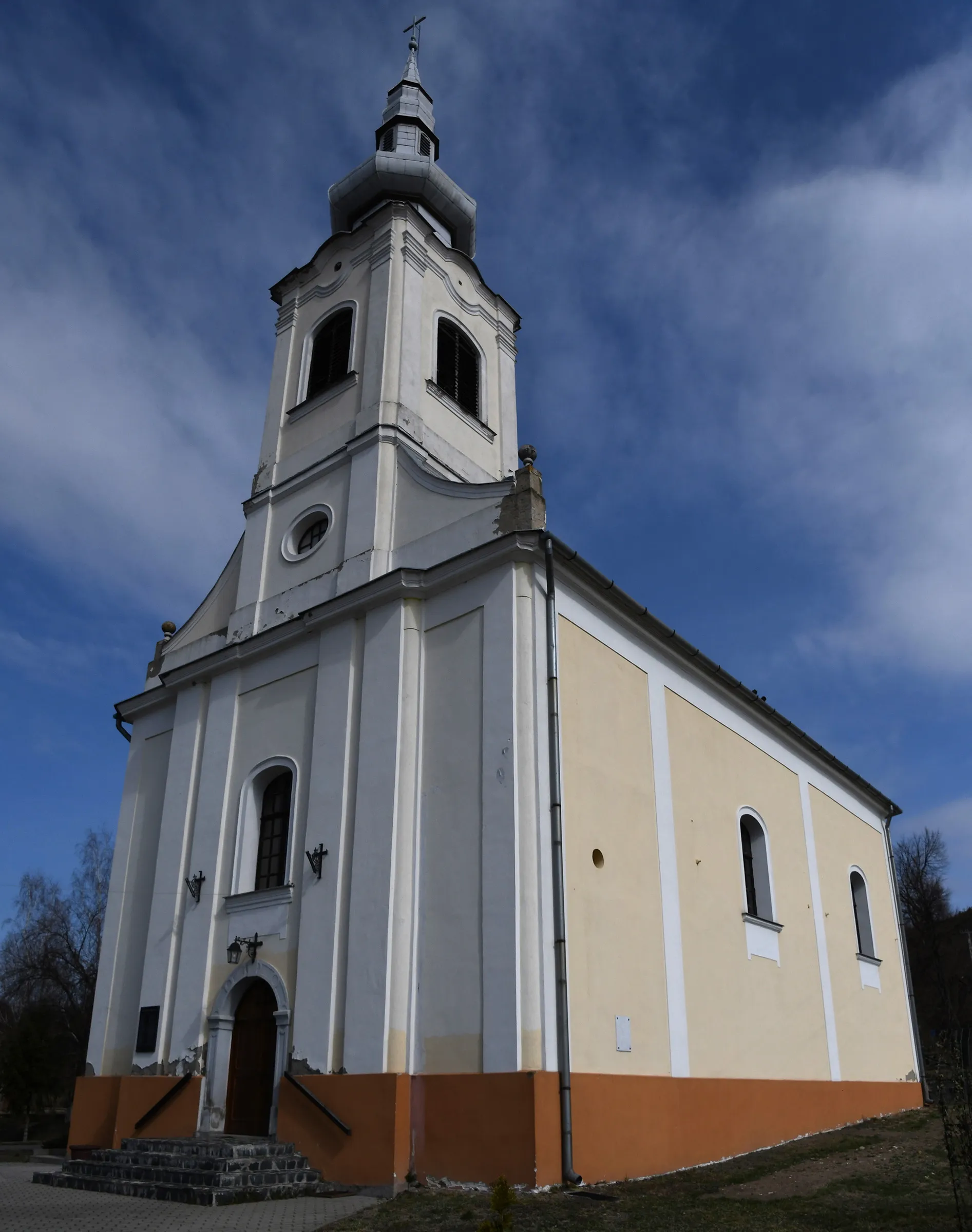 Photo showing: Roman Catholic church in Mátranovák, Hungary