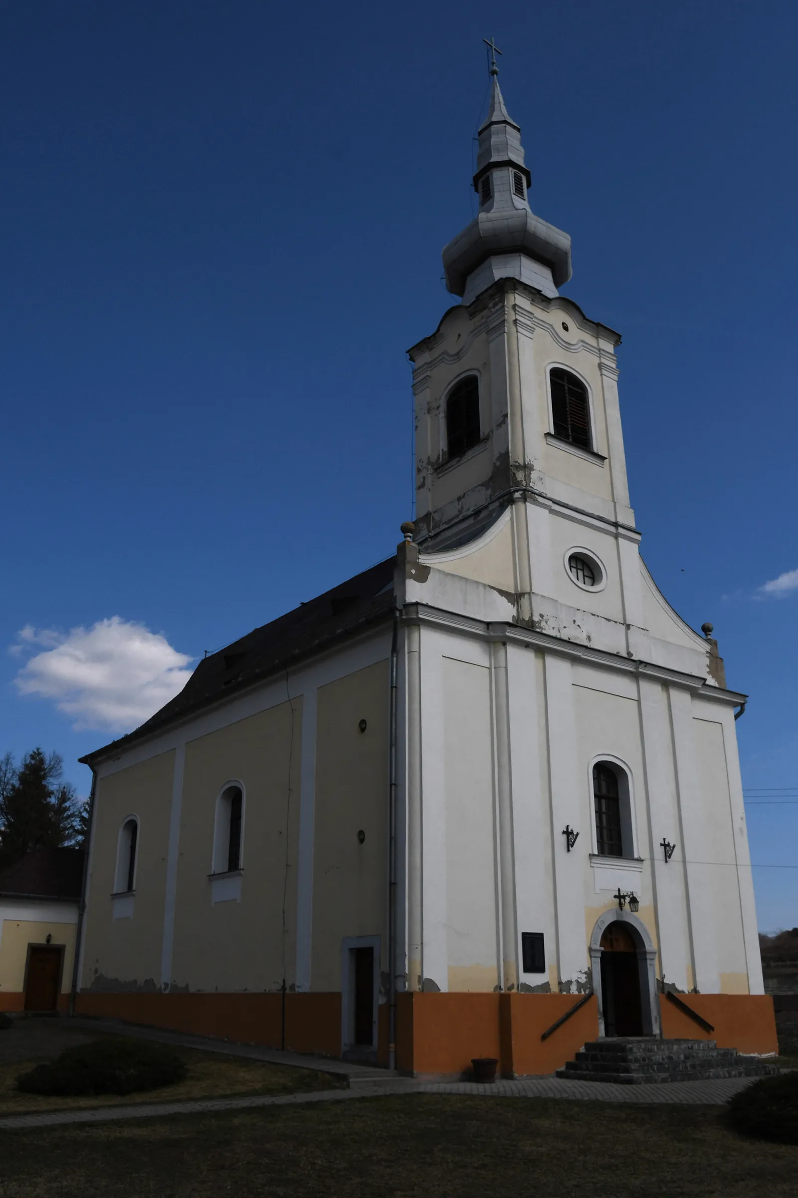 Photo showing: Roman Catholic church in Mátranovák, Hungary