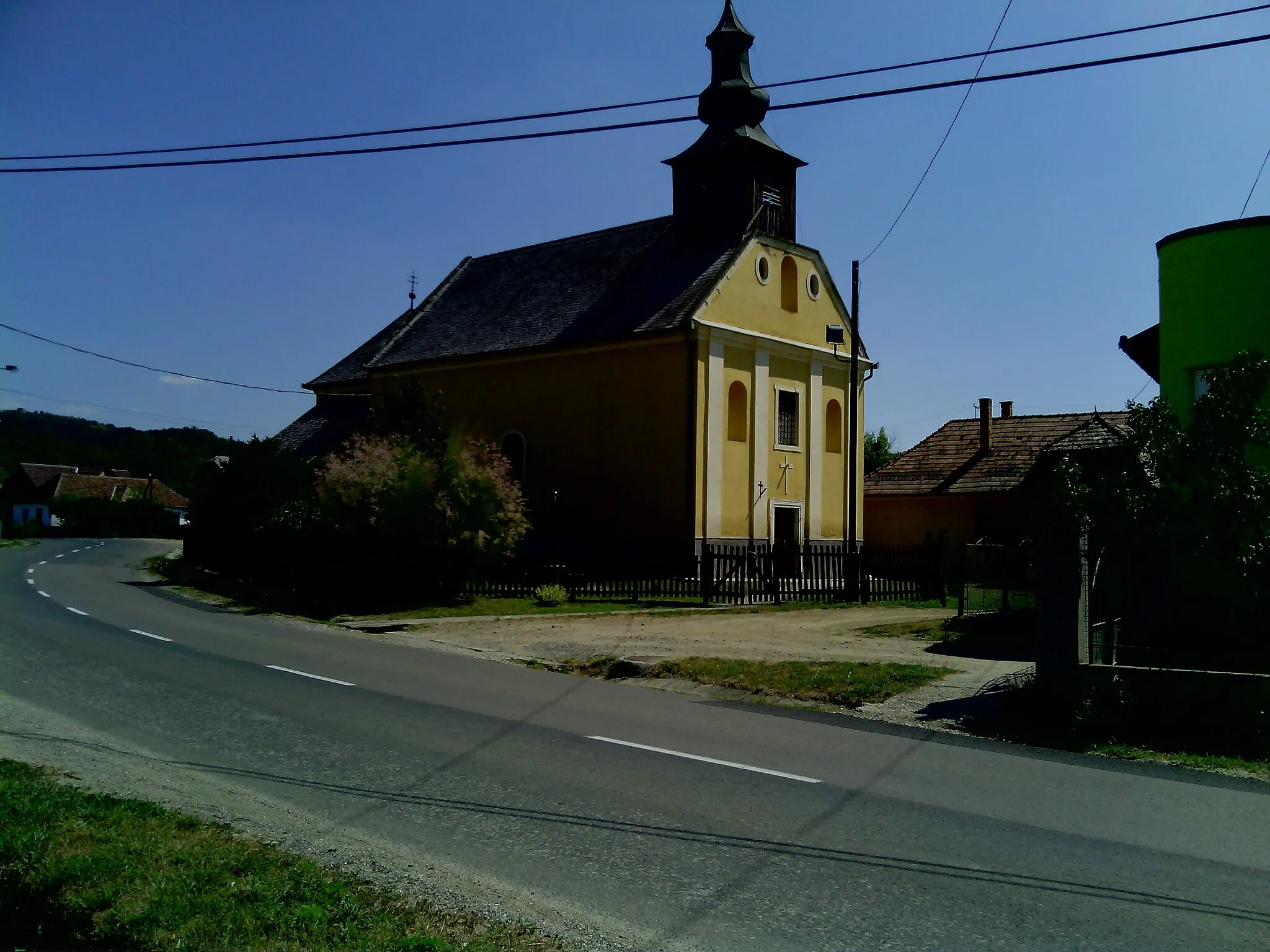 Photo showing: Roman catholic church in near Route 25 in Szentdomonkos, Hungary
