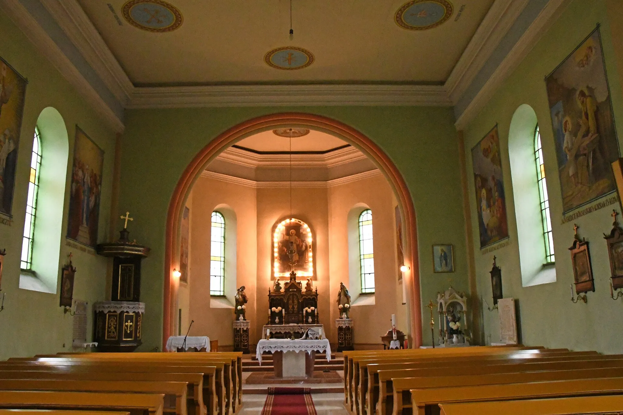 Photo showing: Interior of the Roman Catholic church in Zagyvaszentjakab, Szurdokpüspöki, Hungary