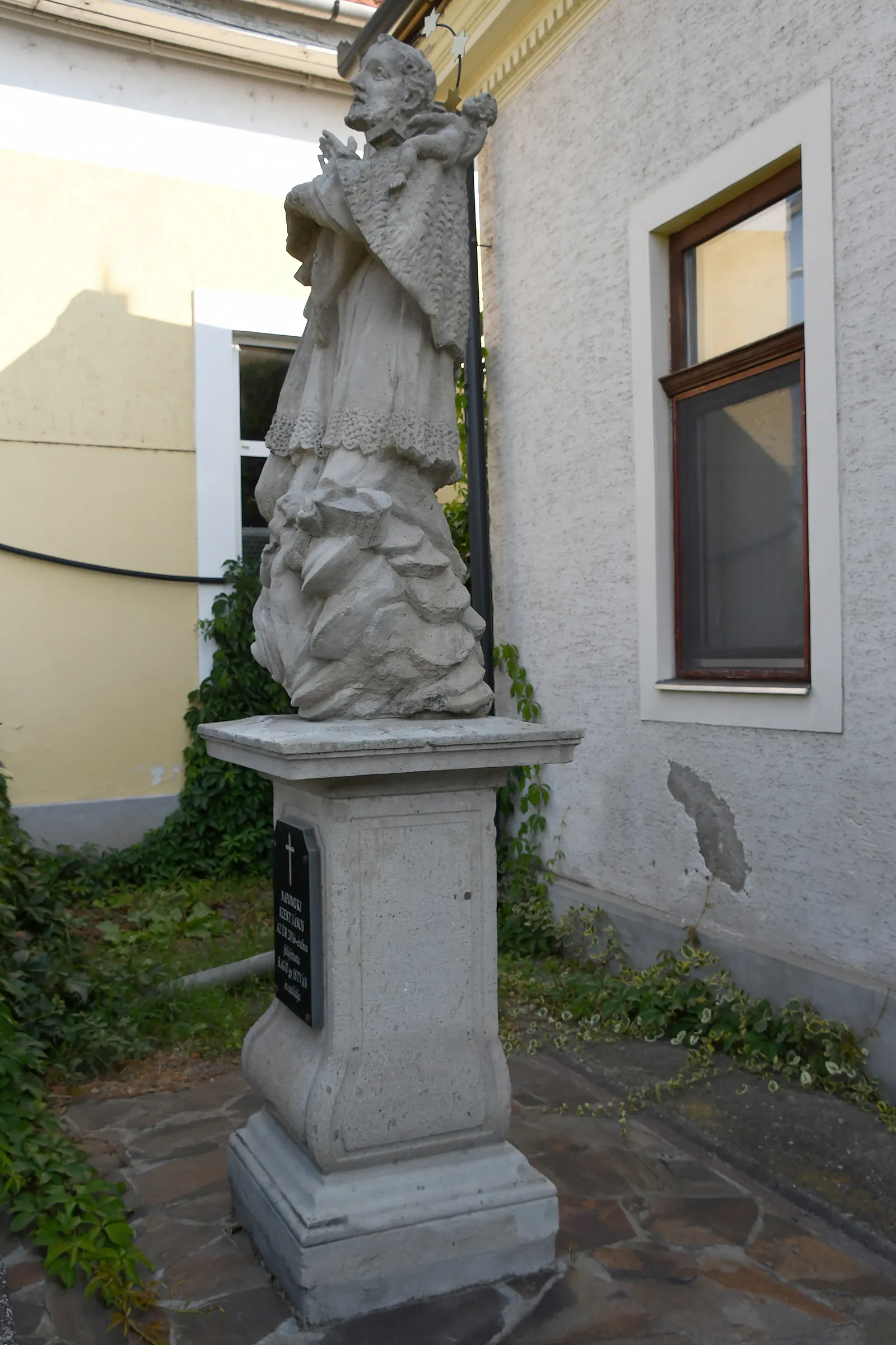 Photo showing: Statue of John of Nepomuk (Besenyőtelek)