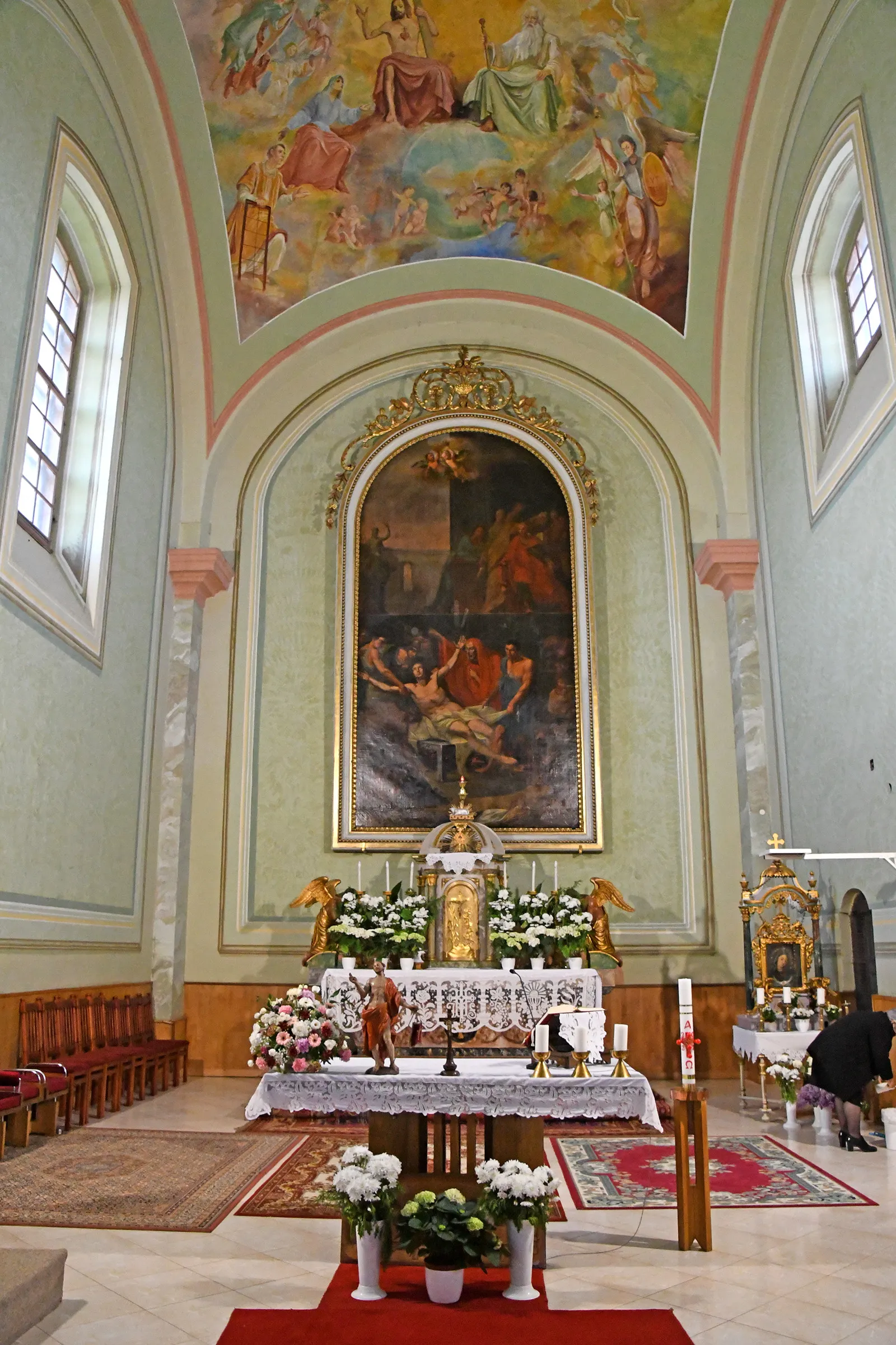 Photo showing: Interior of the Roman Catholic church in Besenyőtelek, Hungary