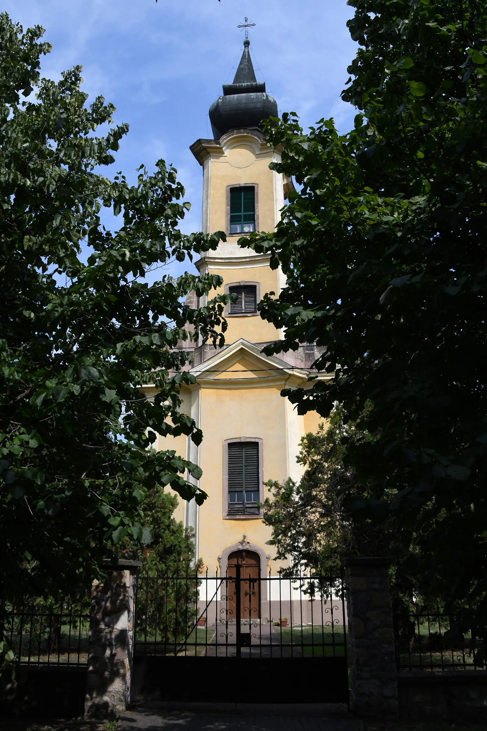 Photo showing: Roman Catholic church in Mezőtárkány, Hungary