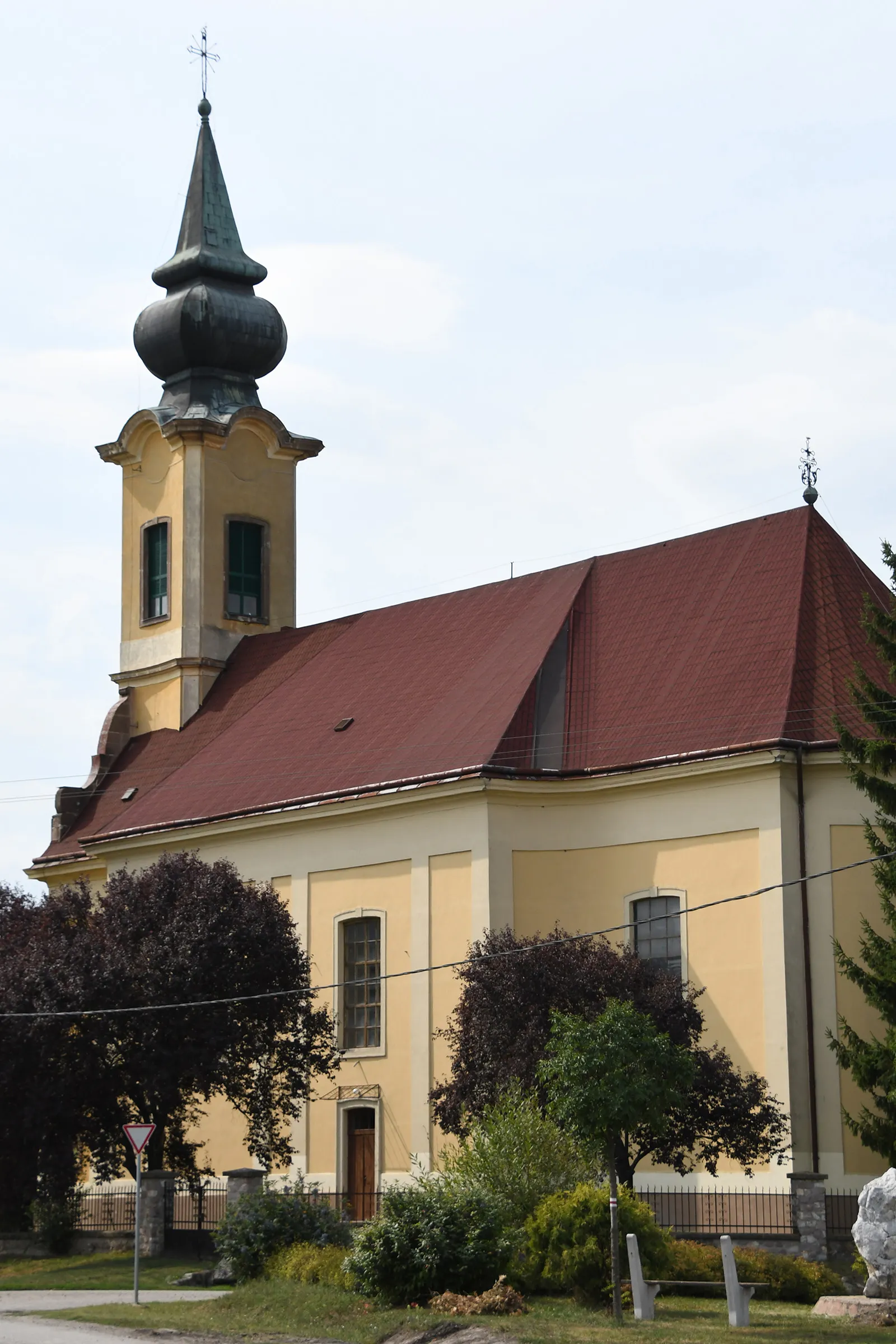 Photo showing: Roman Catholic church in Mezőtárkány, Hungary