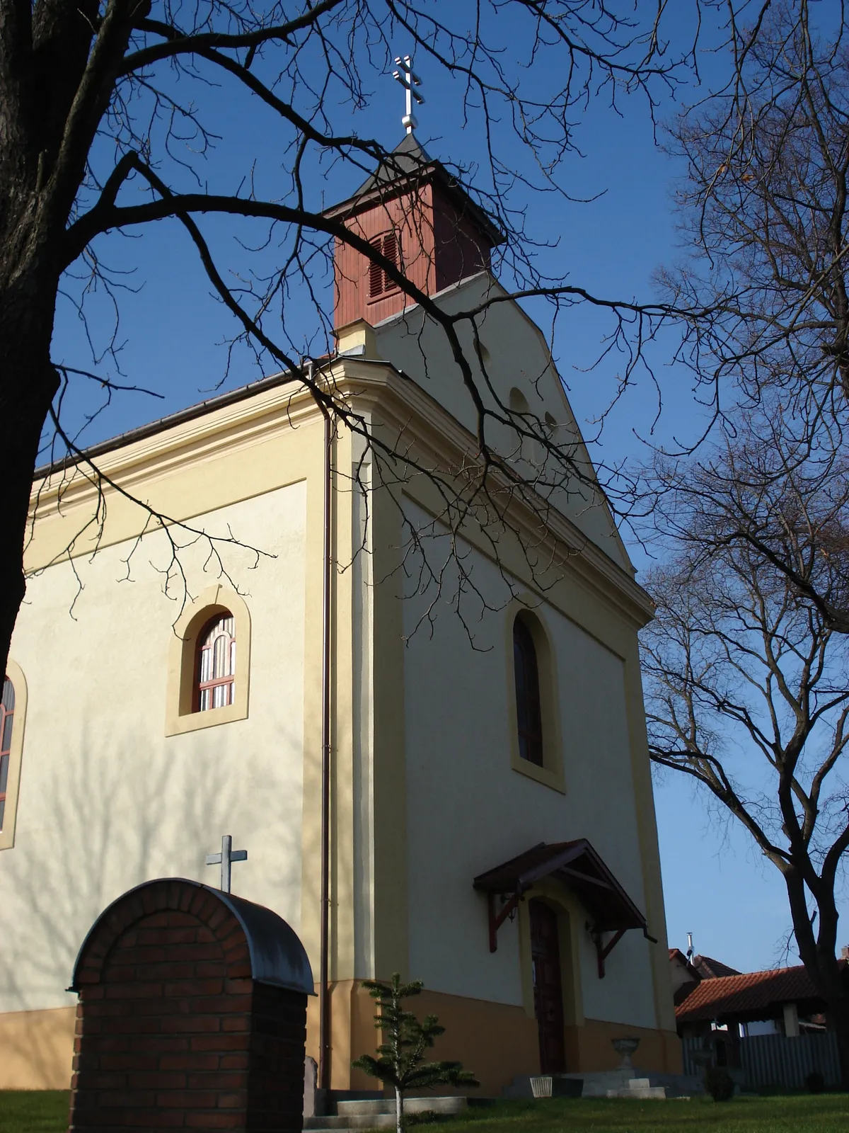 Photo showing: Holy Trinity Roman Catholic Church, Miskolc-Görömböly, Hungary