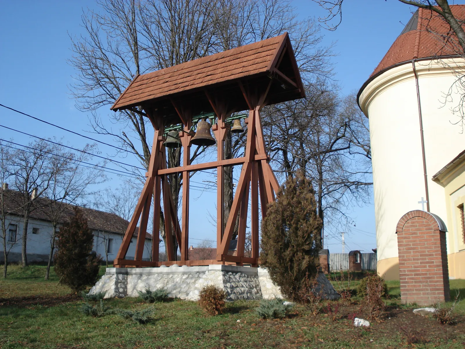 Photo showing: Szentháromság római katolikus templom (Miskolc, GÖRÖMBÖLY,  Szolártsik tér)