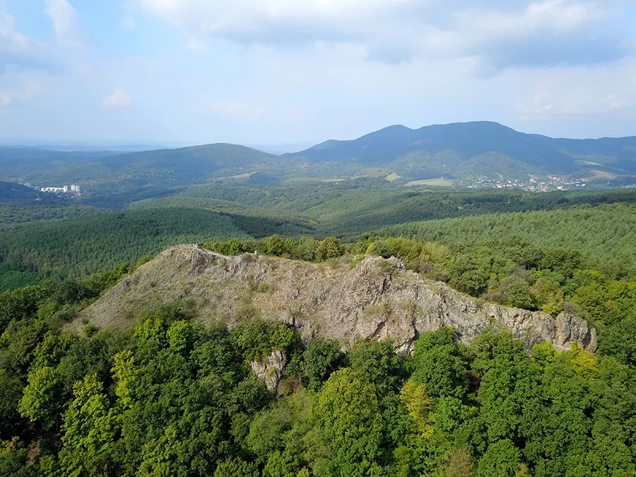 Photo showing: Salgóbánya, Boszorkánykő légi fotón