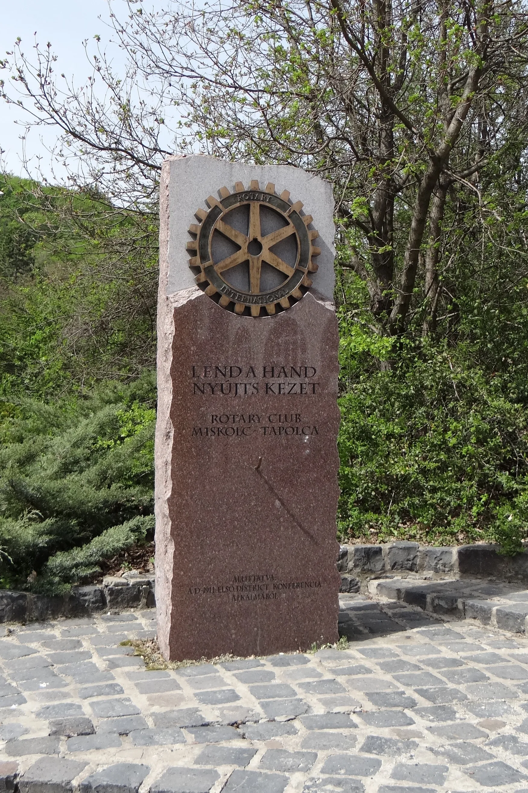 Photo showing: Rotary Club Column, Miskolctapolca, Hungary