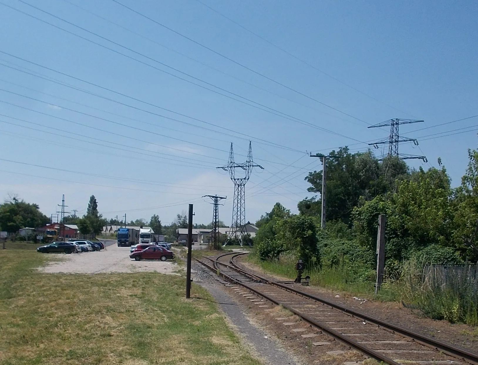 Photo showing: : Looking to industrial track junction close to Gyártelepi út Ajka, Veszprém County, Hungary.