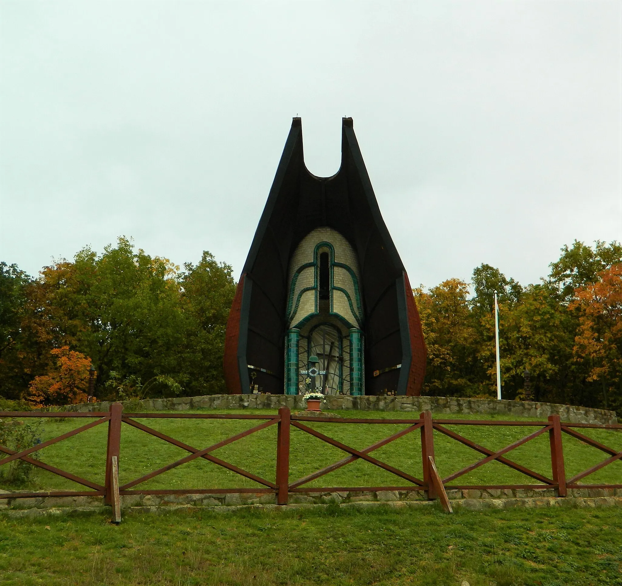 Photo showing: A "Don-kanyar Emlékkápolna", amely a II. világháború idején, a Don-kanyarban megsemmisült második magyar hadsereg halottainak emlékét őrzi. Tervezte:Szabó Tamás