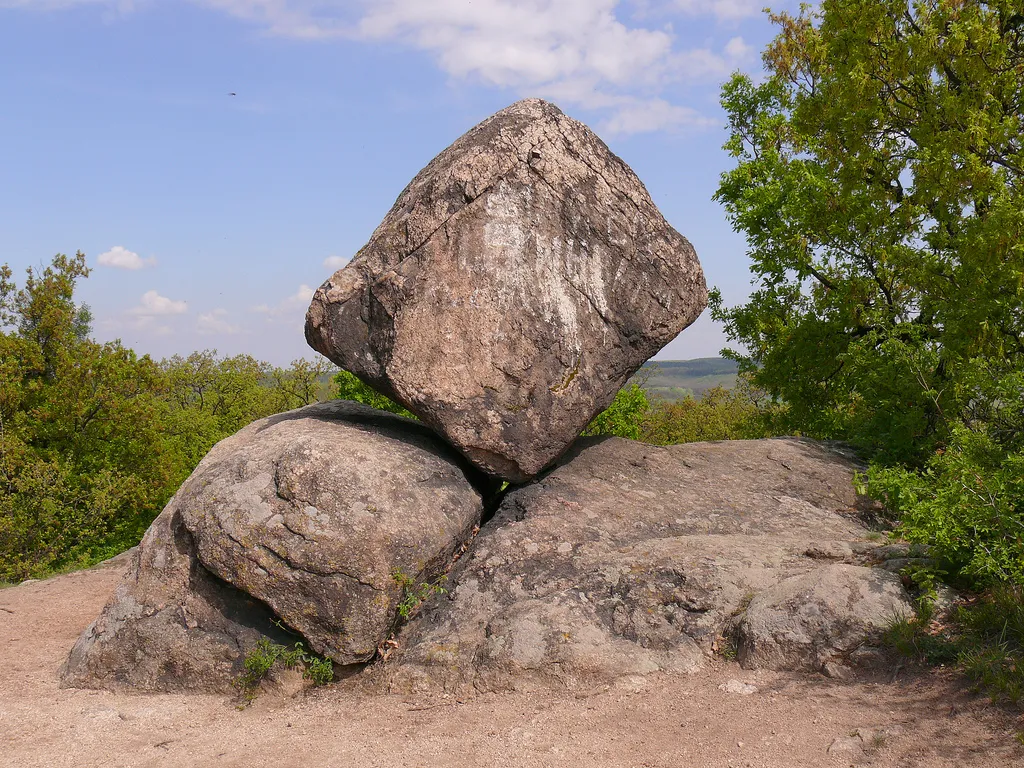Photo showing: One of the logan stones near Pákozd, Hungary