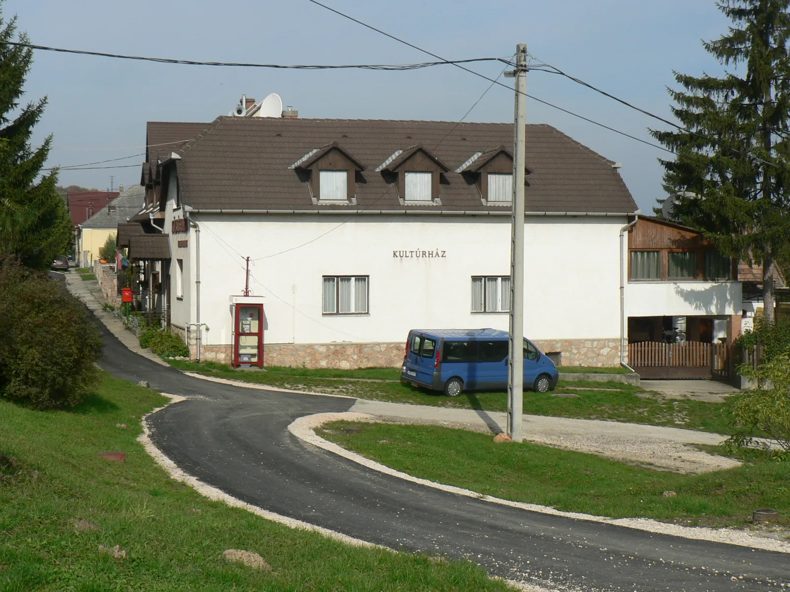 Photo showing: A dunaszentmiklósi községháza és kultúrház közös épülete