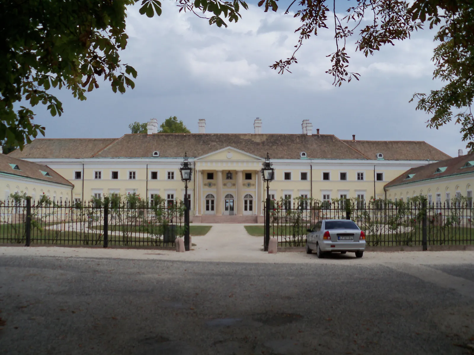 Photo showing: Esterházy-kastély (Csákvár, Kastélypark 1.)