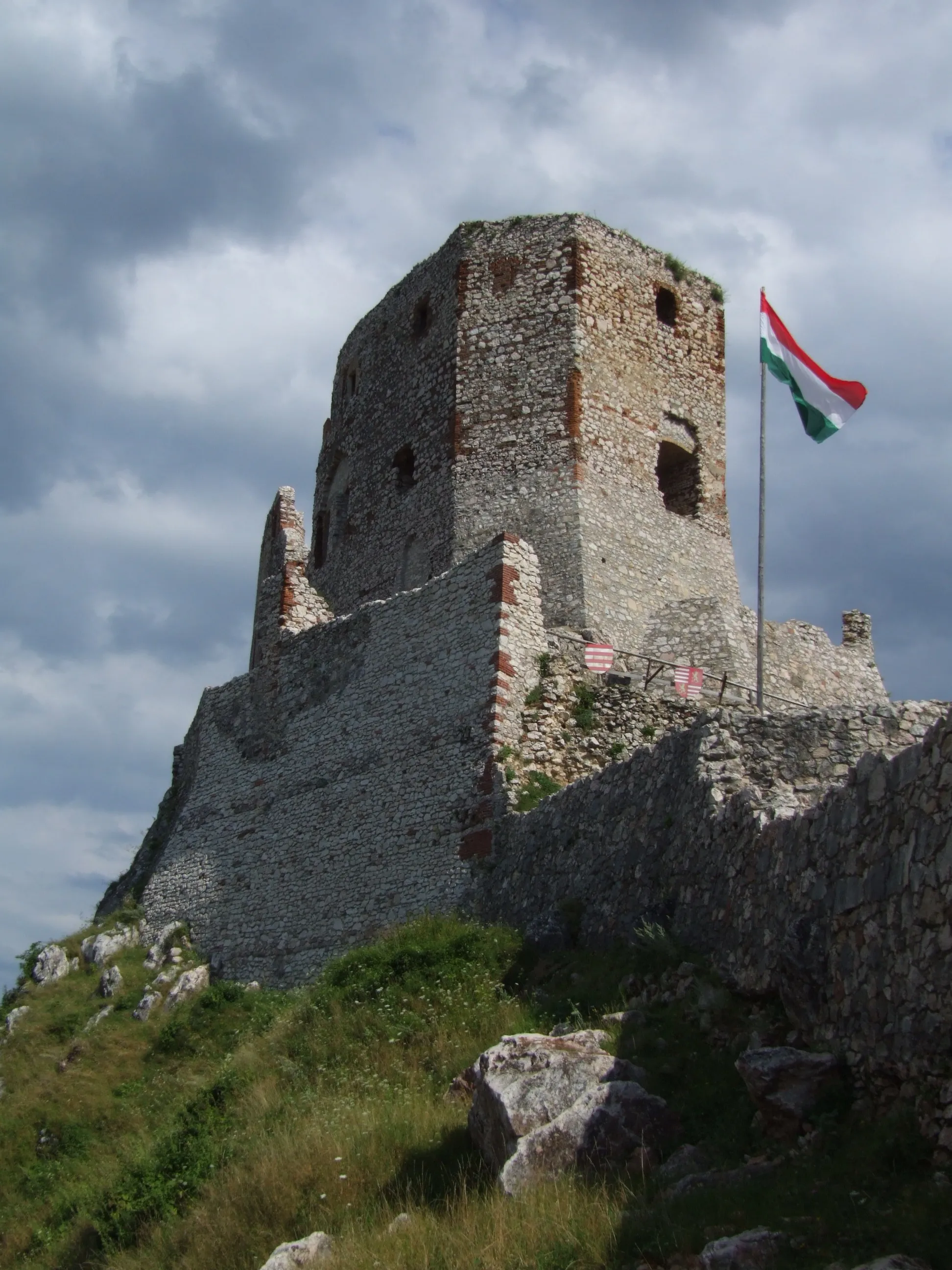 Photo showing: Castle of Csesznek, Hungary