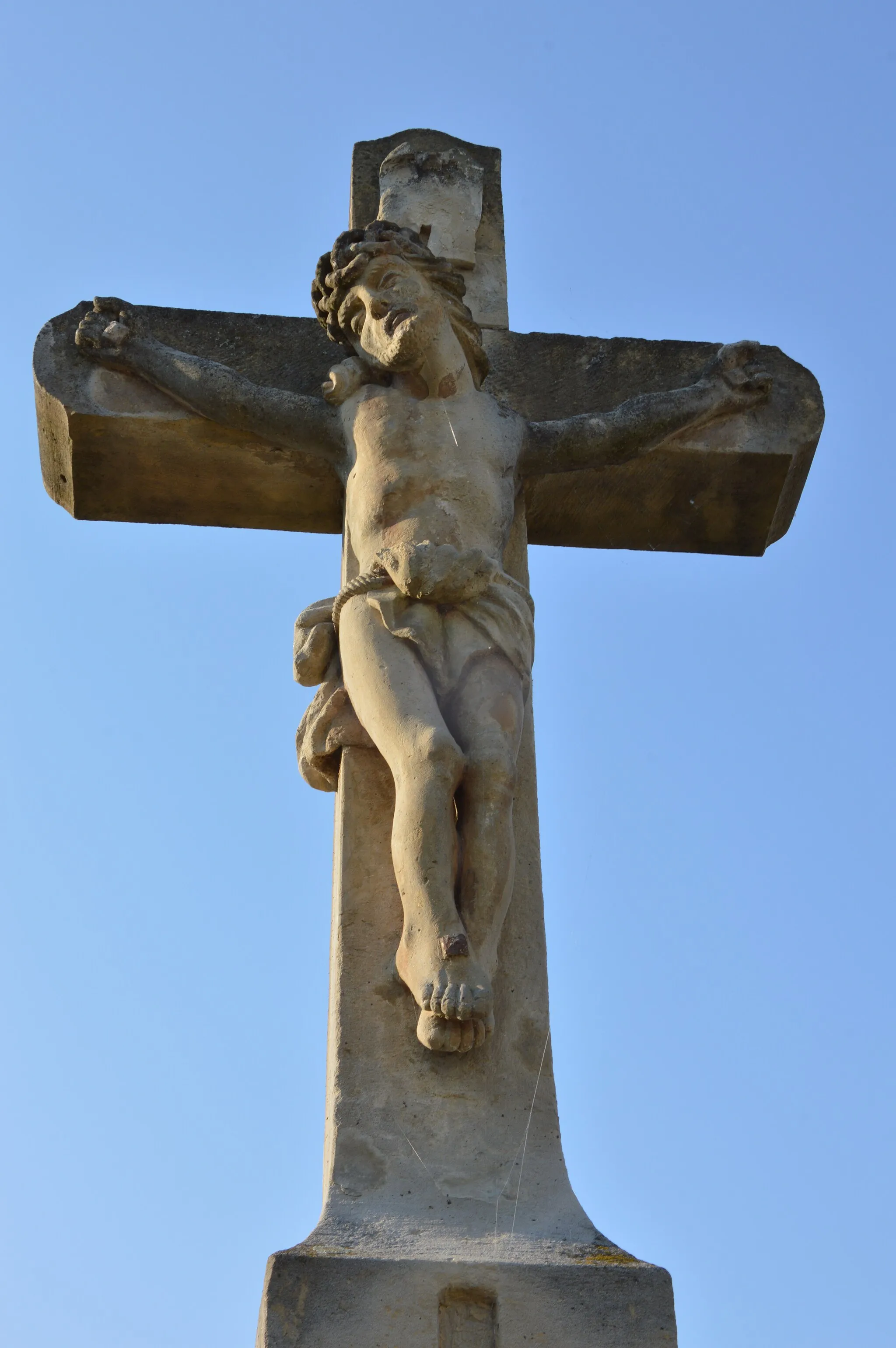 Photo showing: Wayside cross from 1894 in Badacsonytomaj, Hungary, on Fő utca near Petőfi (Sándor) utca