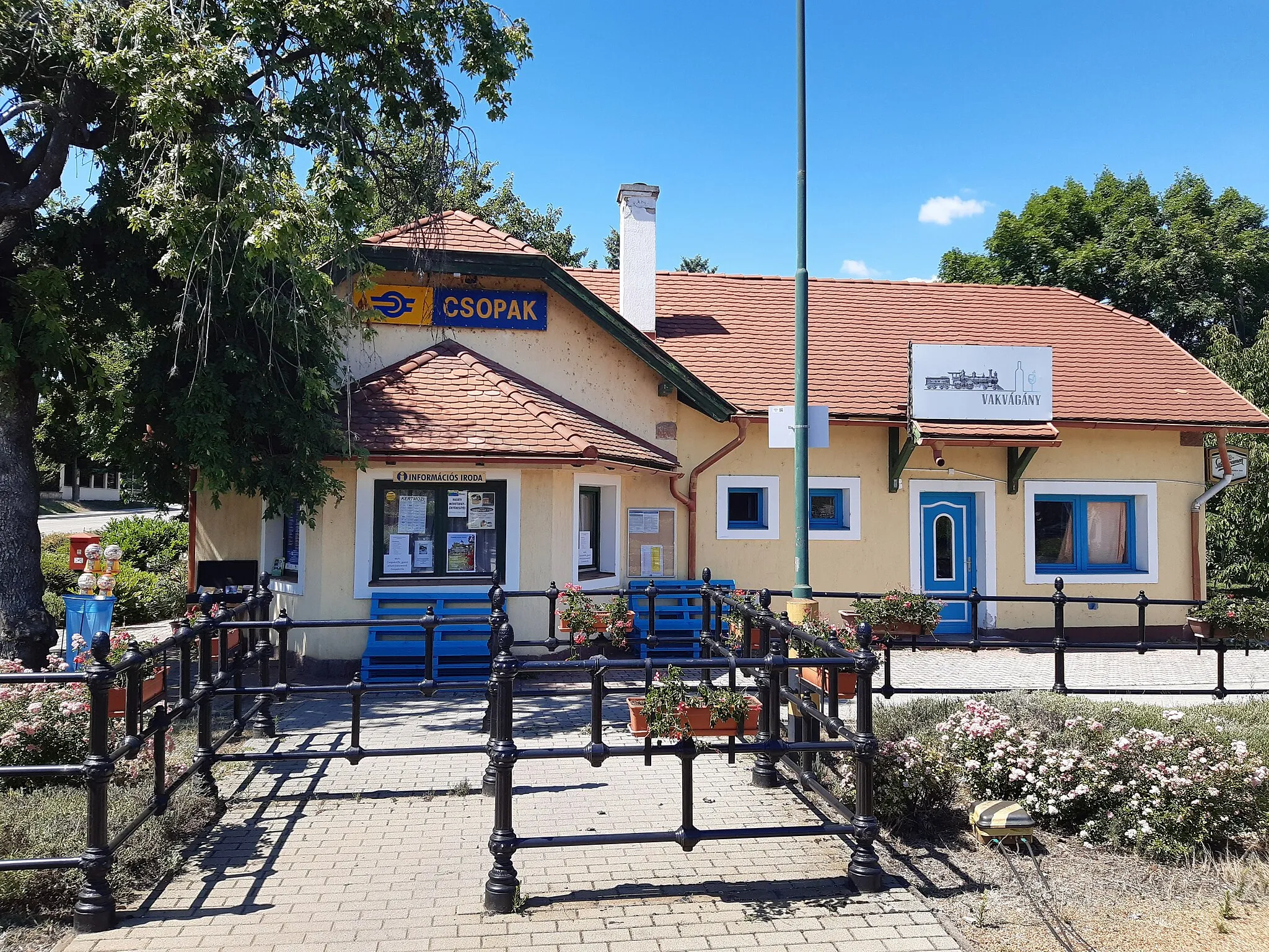 Photo showing: Csopak vasúti megállóhely