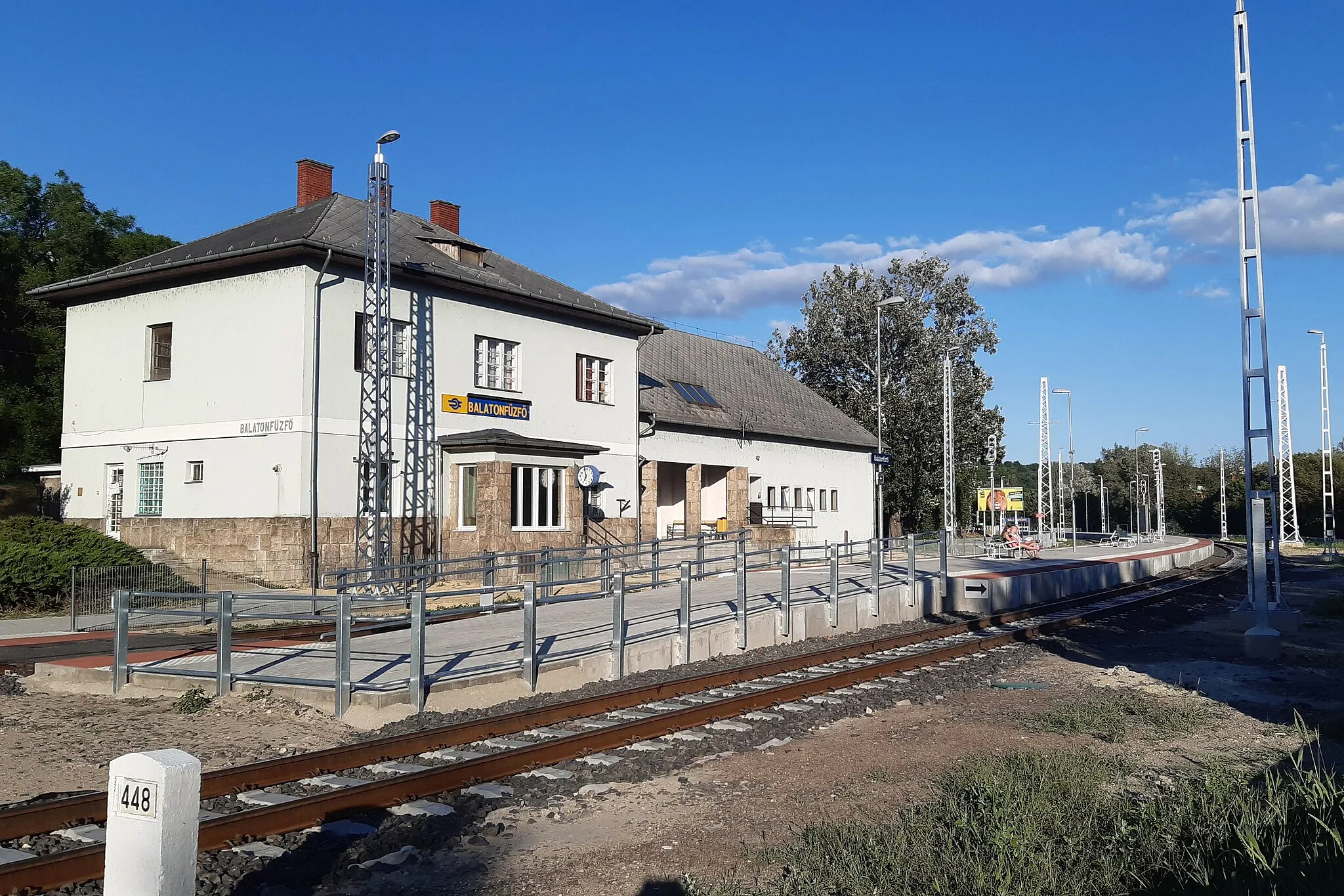 Photo showing: Balatonfűzfő vasútállomás
