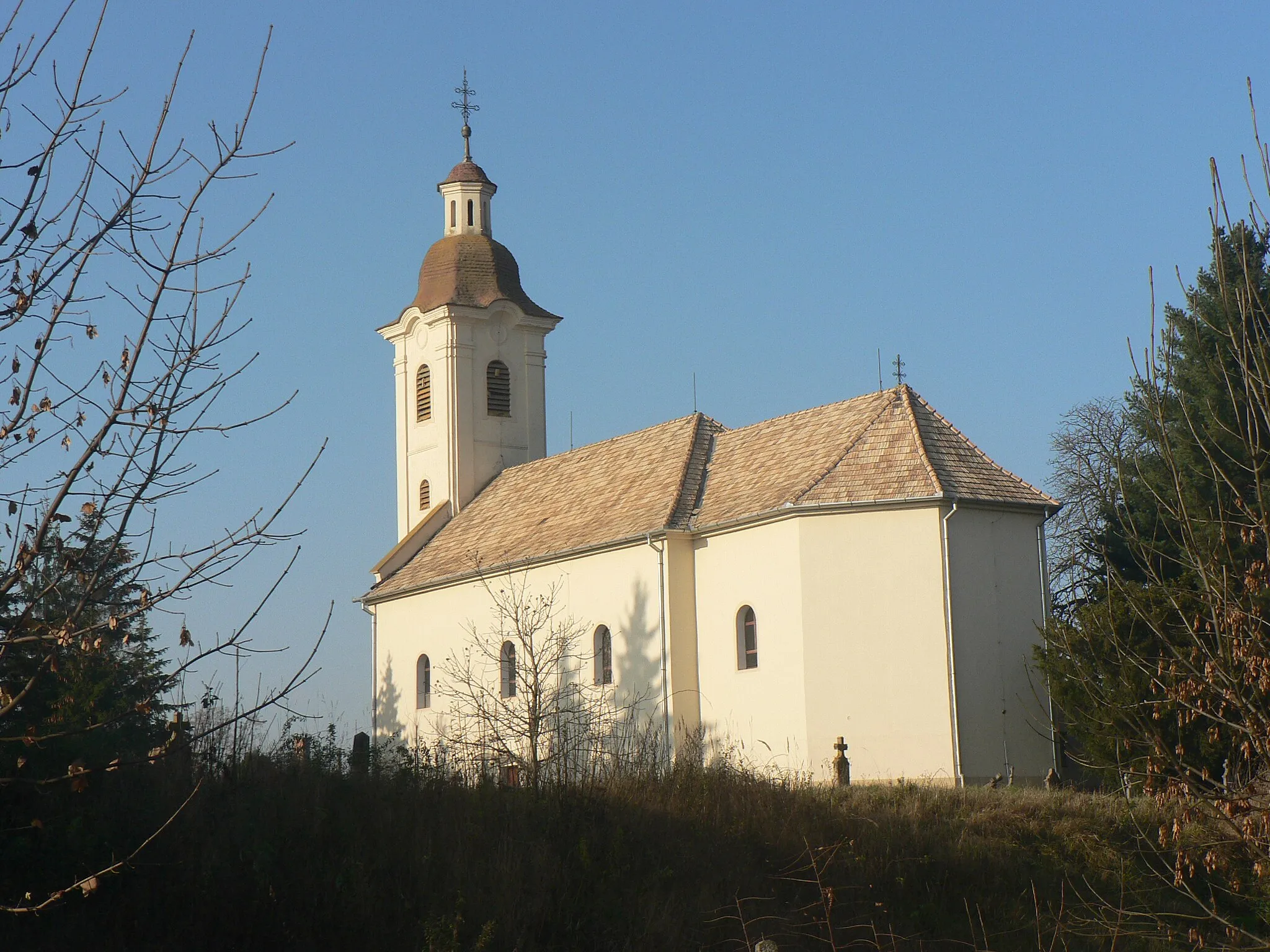 Photo showing: A farnadi katolikus templom (Szlovákia)