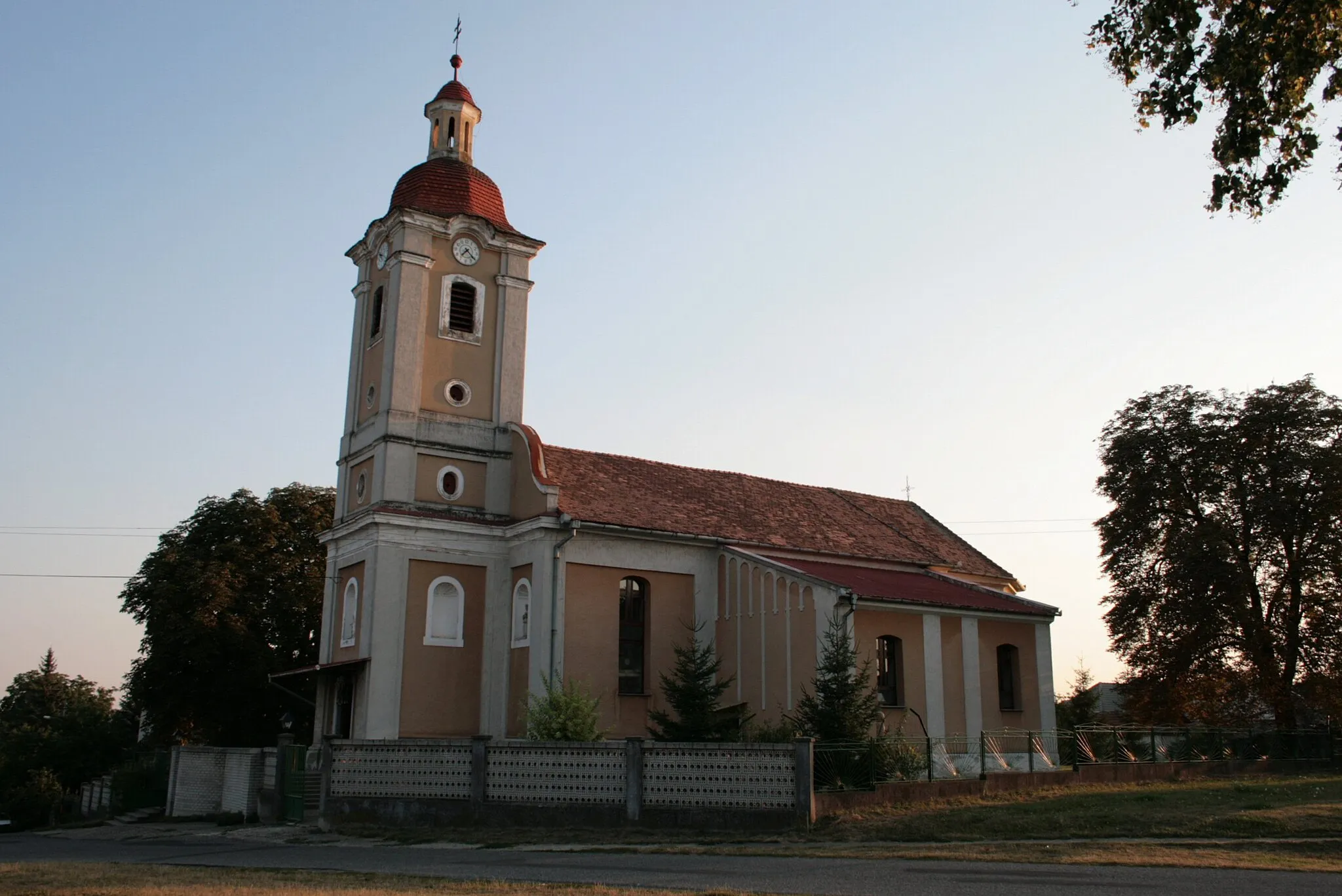 Photo showing: Church in Veľké Ludince (Levice district, Slovak Republic).