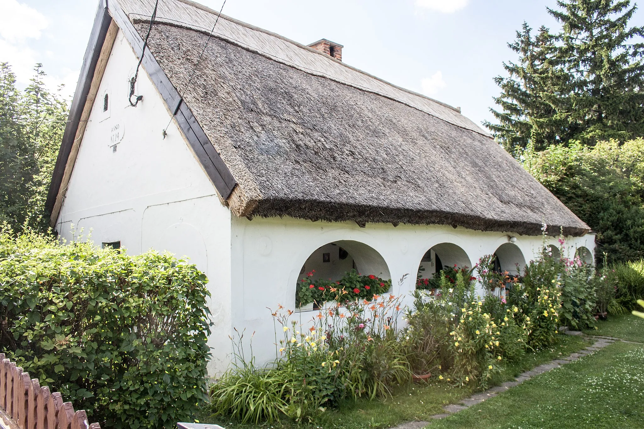 Photo showing: Balatonakali, traditional house