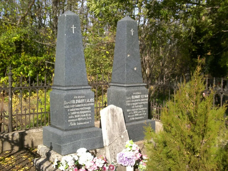 Photo showing: The tomb of István, Lajos and Pula Földvári in Zichyújfalu