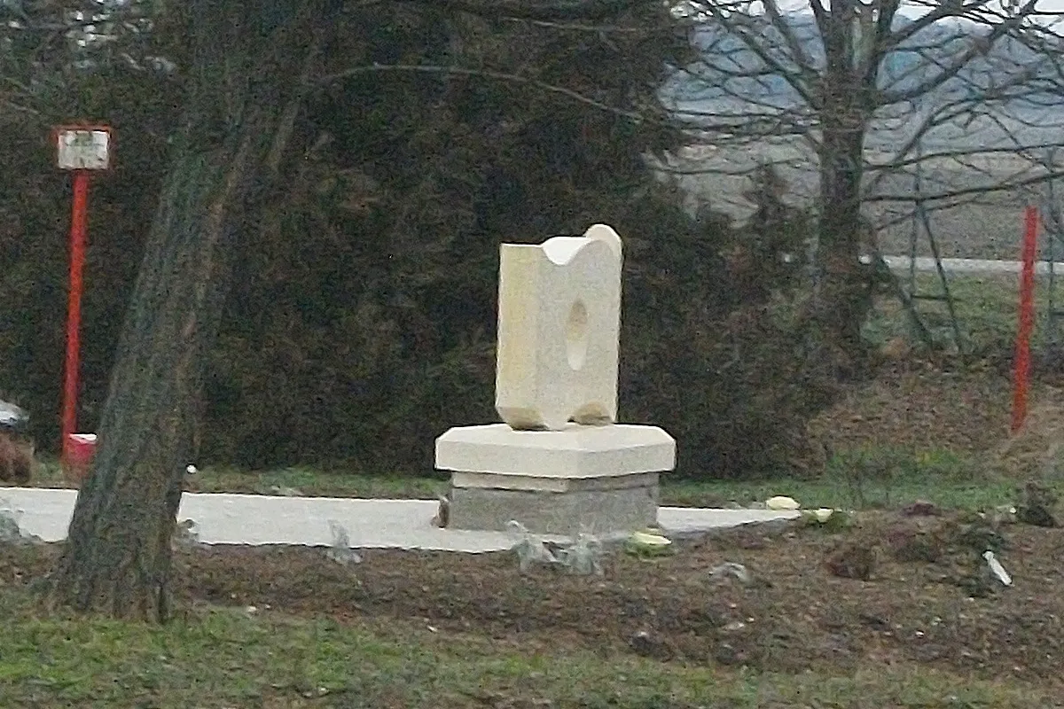 Photo showing: Memorial of the 1956 Hungarian Revolution in Zichyújfalu.