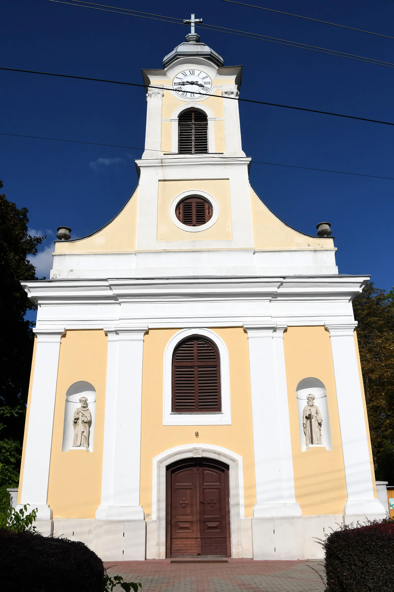 Photo showing: Roman Catholic church in Adony, Hungary