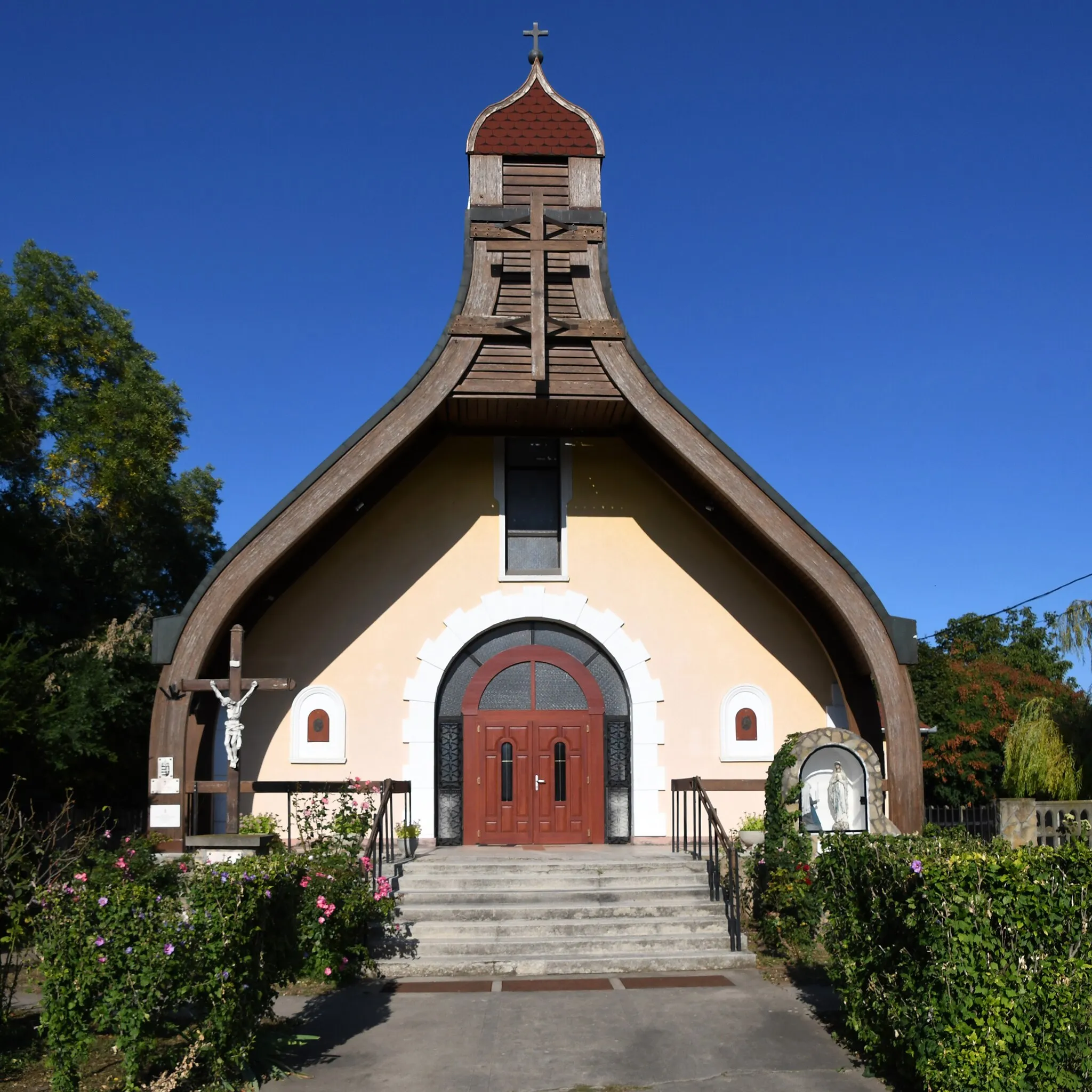 Photo showing: Roman Catholic church in Iváncsa, Hungary