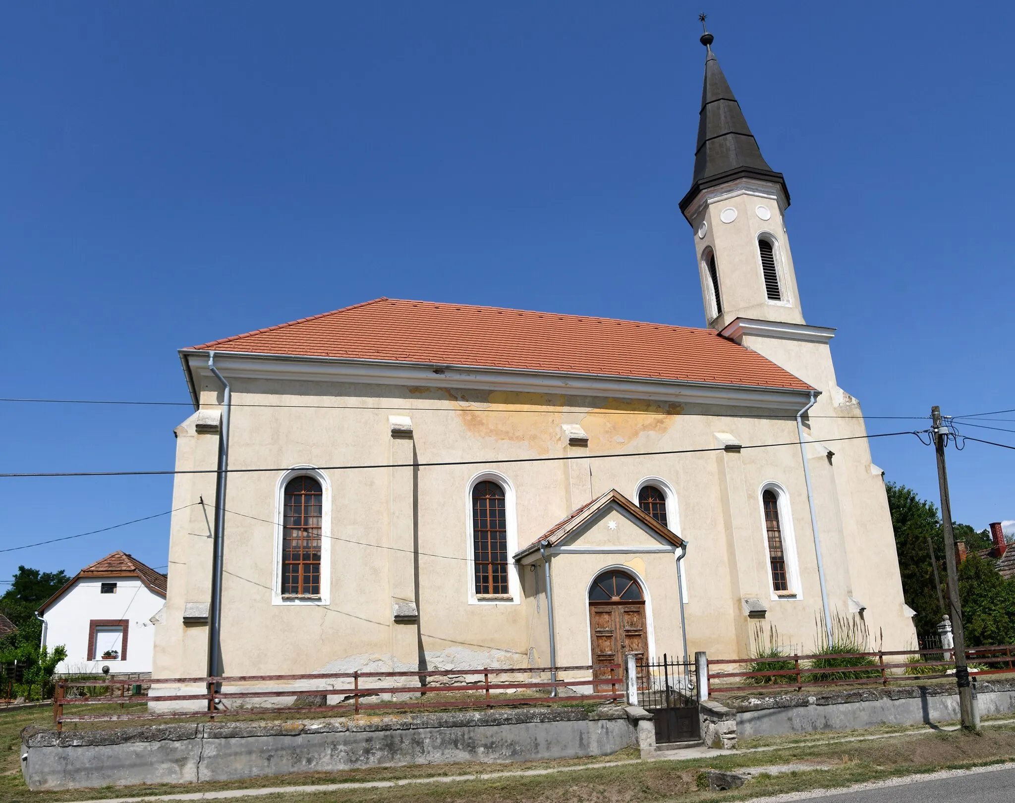 Photo showing: Calvinist church in Vereb, Hungary