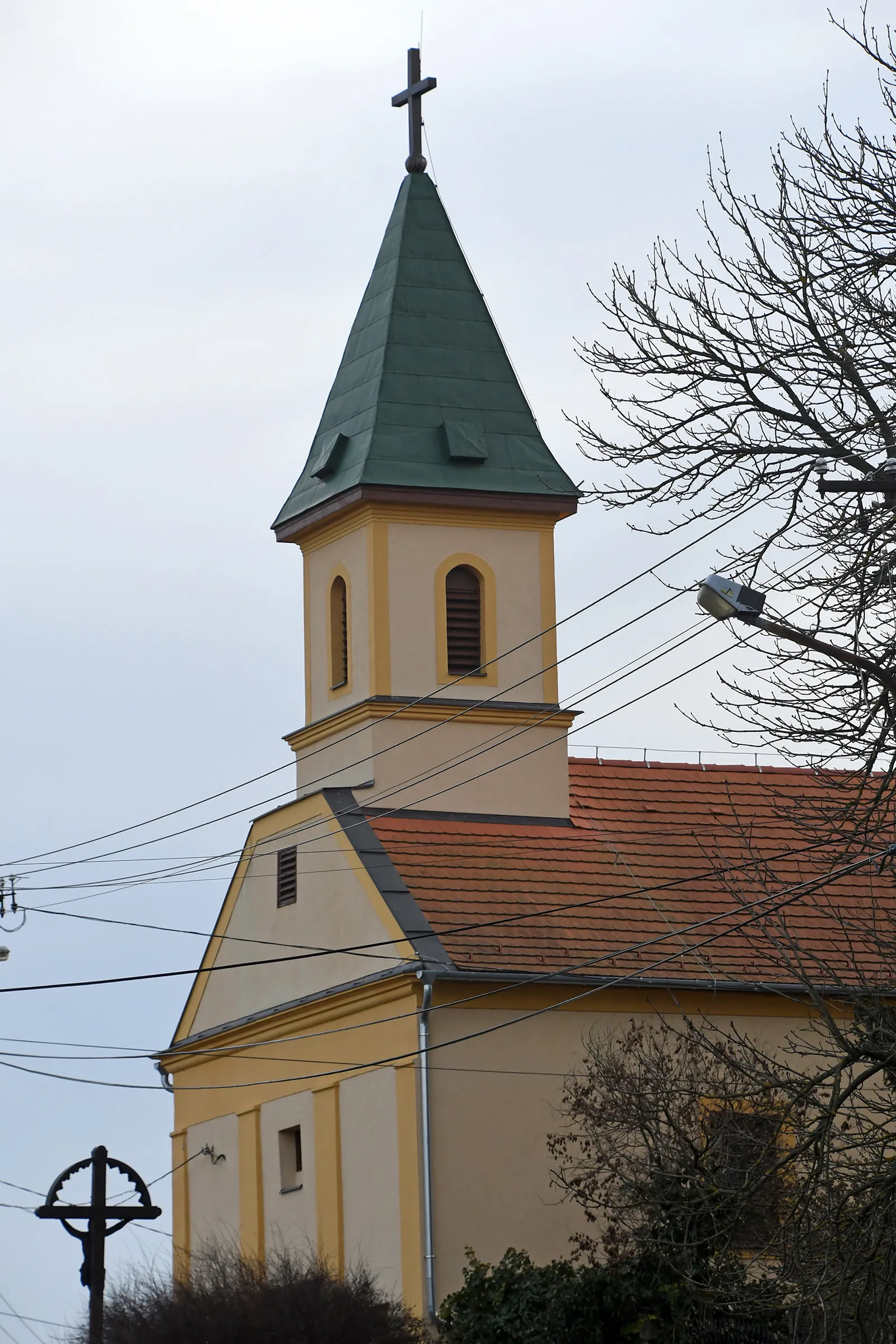 Photo showing: Roman Catholic church in Tabajd, Hungary