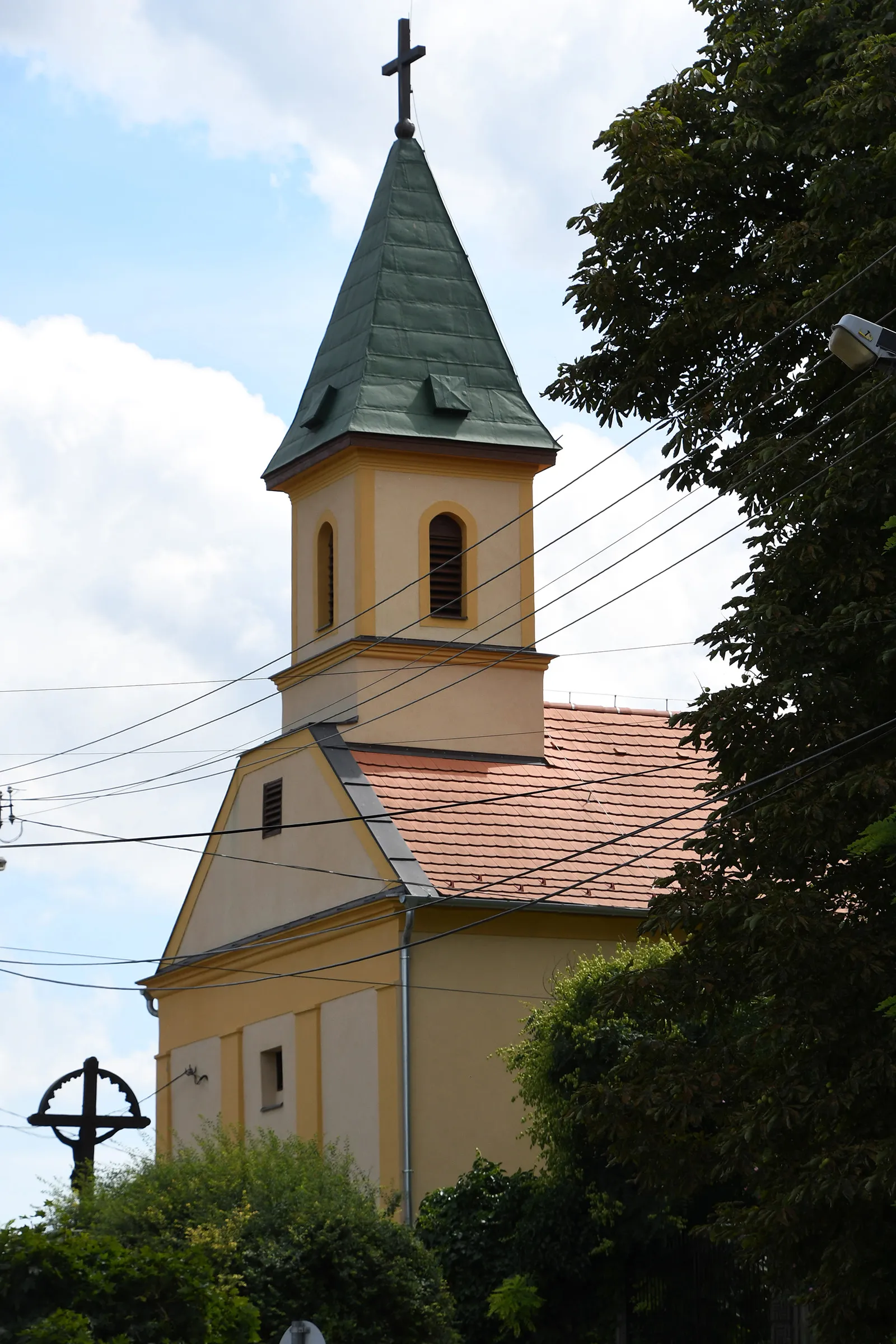 Photo showing: Roman Catholic church in Tabajd, Hungary