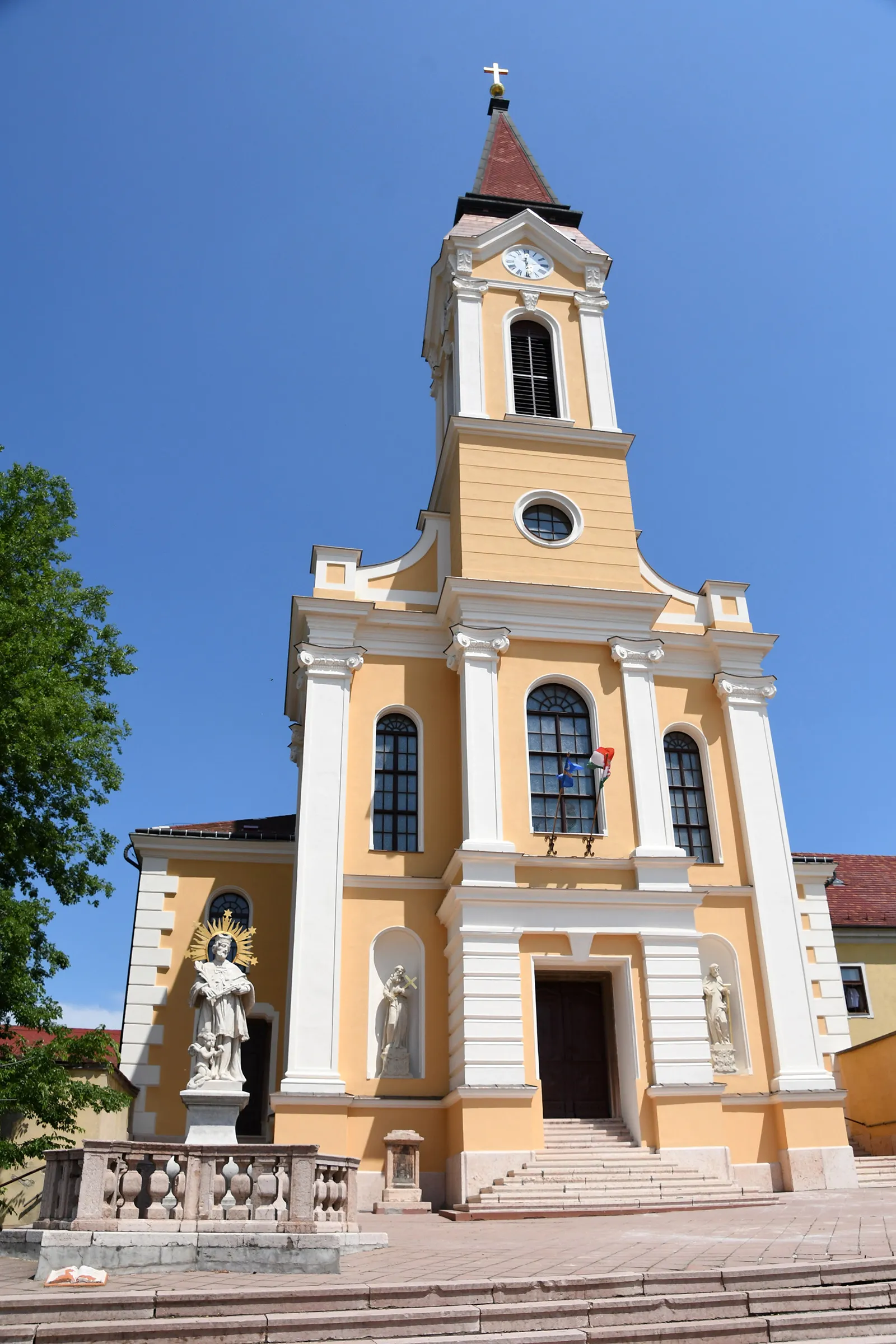 Photo showing: Capuchin church in Mór, Hungary