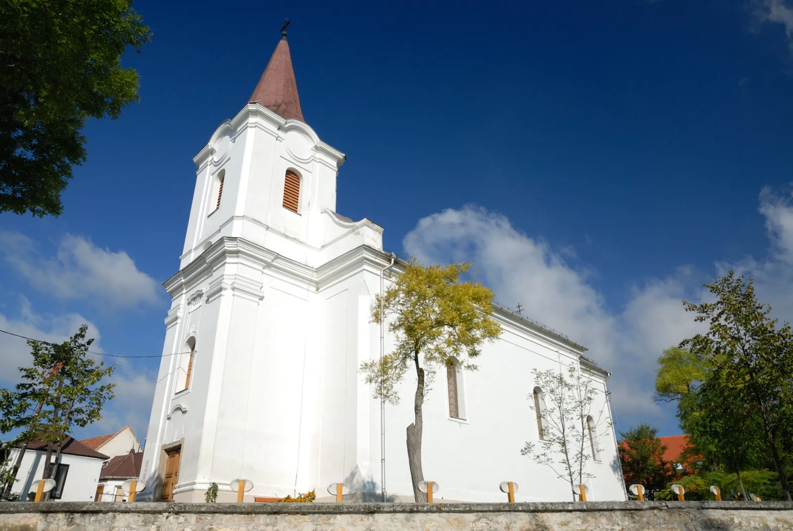 Photo showing: Szent Imre római katolikus templom (Örvényes, Templom tér)