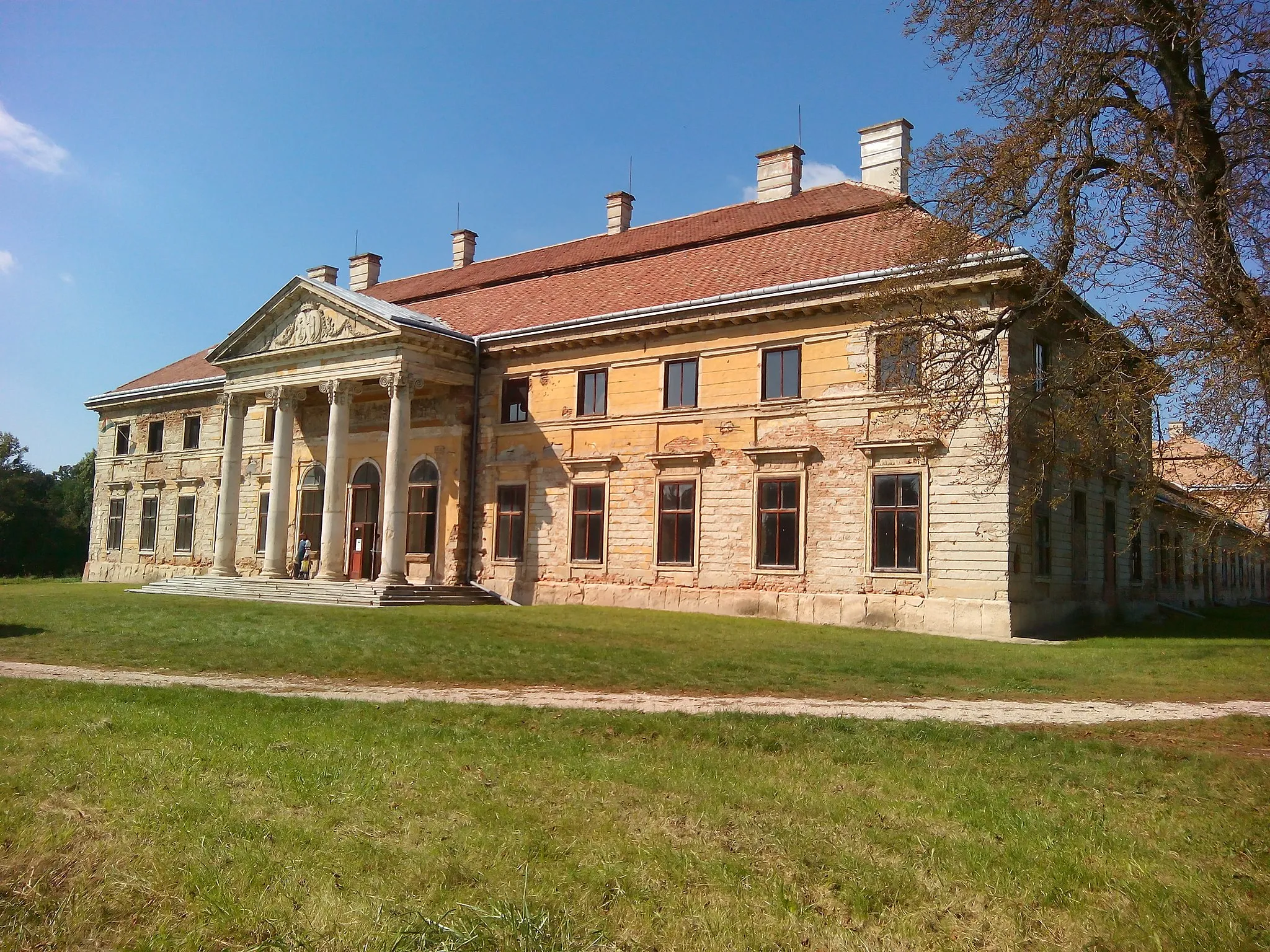 Photo showing: Cziráky-kastély