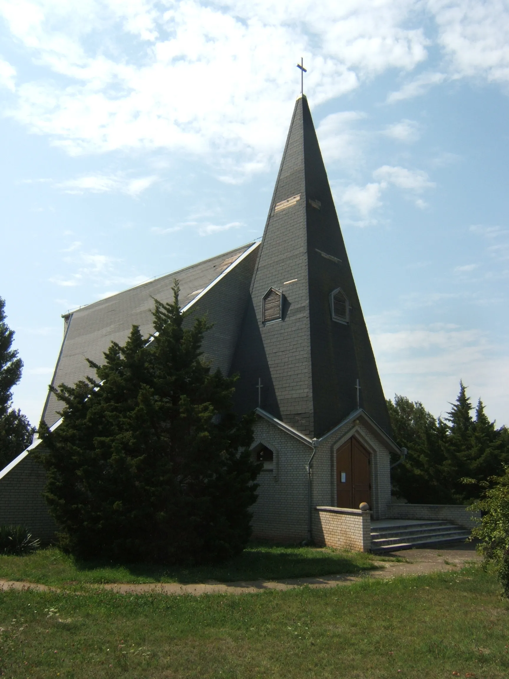 Photo showing: Újireg, Szent Kereszt-kápolna