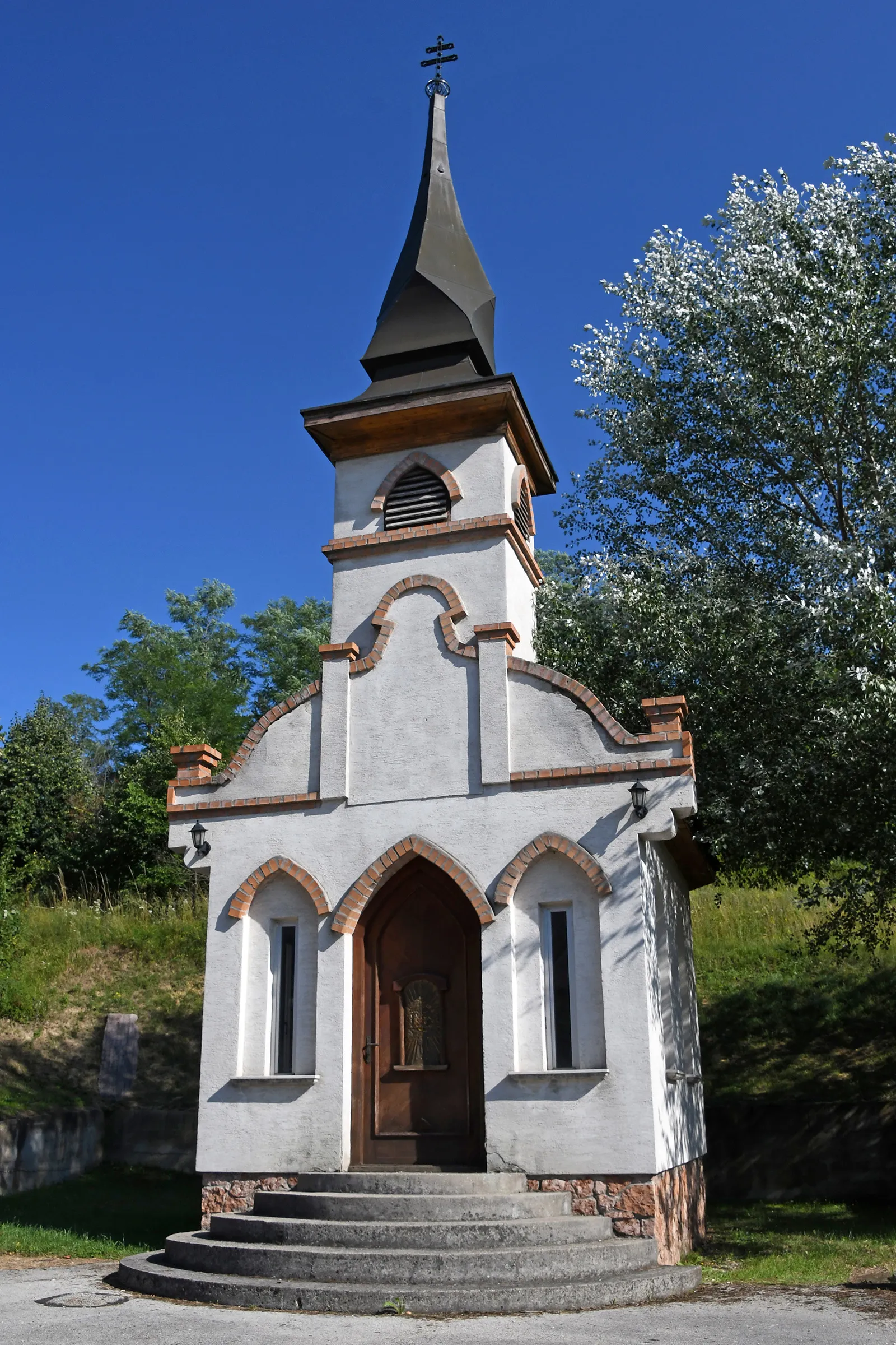 Photo showing: Roman Catholic chapel in Dág, Hungary